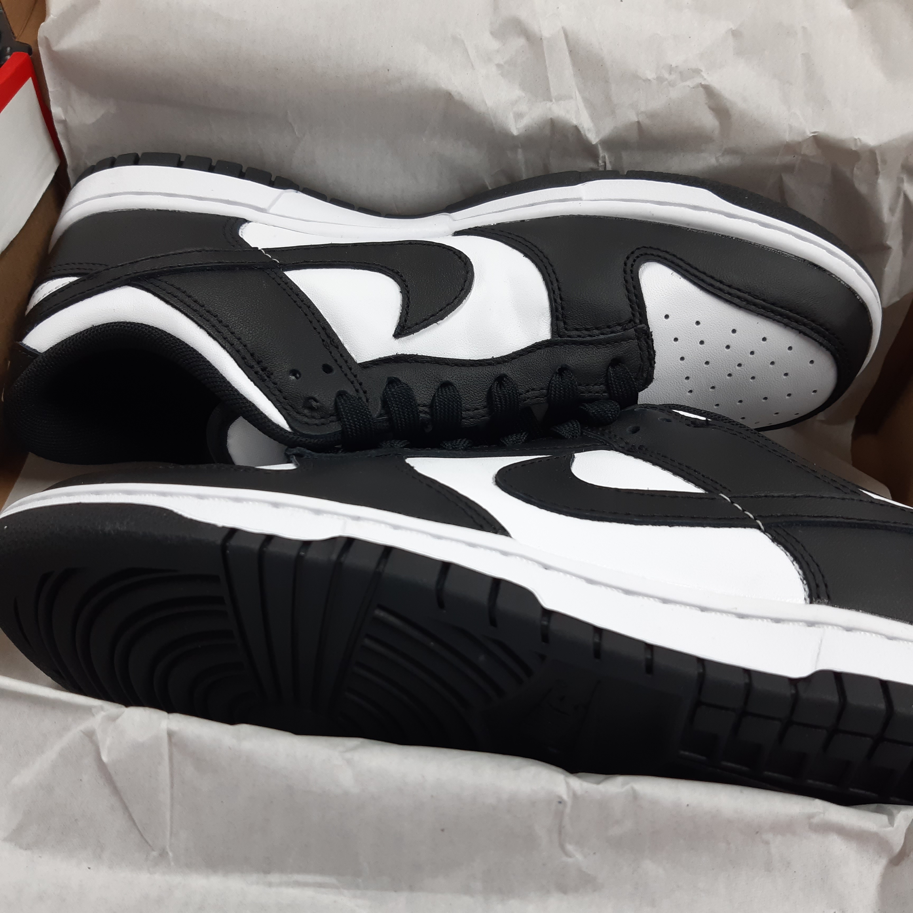 Nike Dunk Low Retro Black 착용 스타일