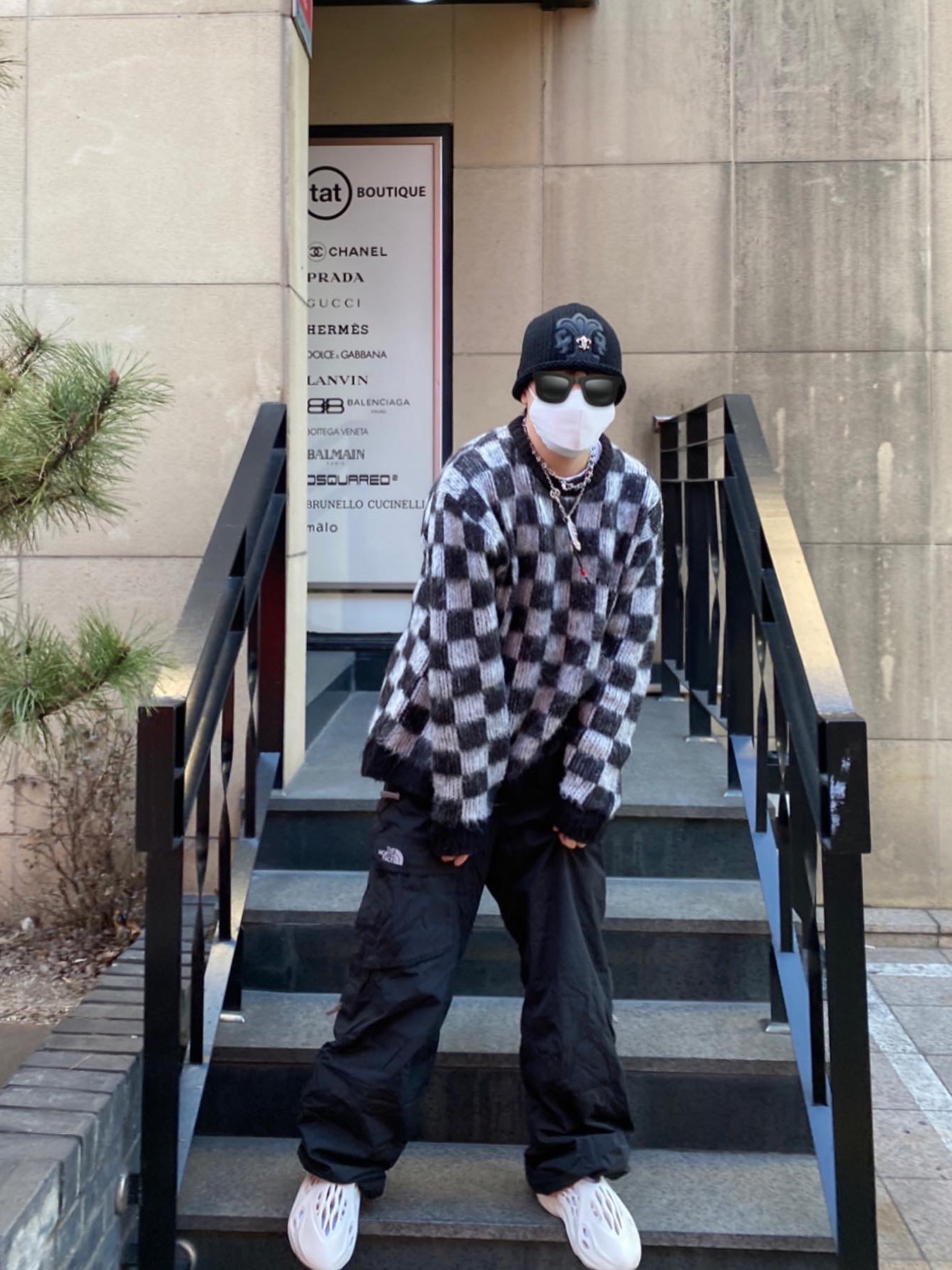 Adidas Yeezy Foam RNNR Ararat 착용 스타일