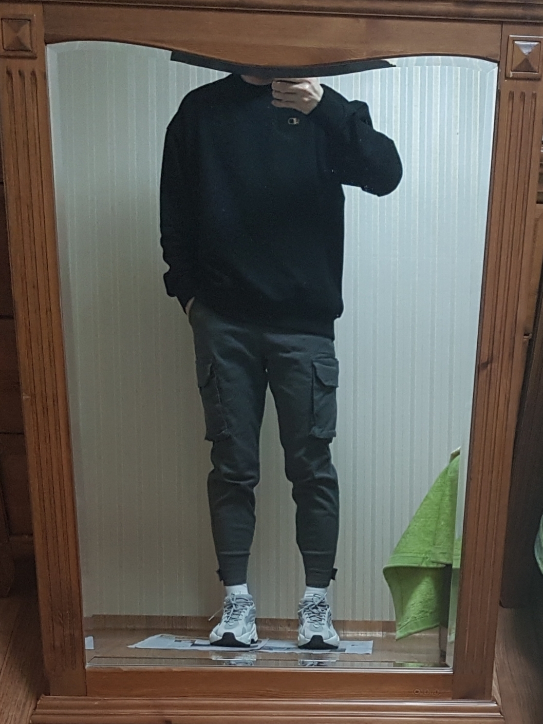 Adidas Yeezy Boost 700 V2 Static 2018 착용 스타일 - 1