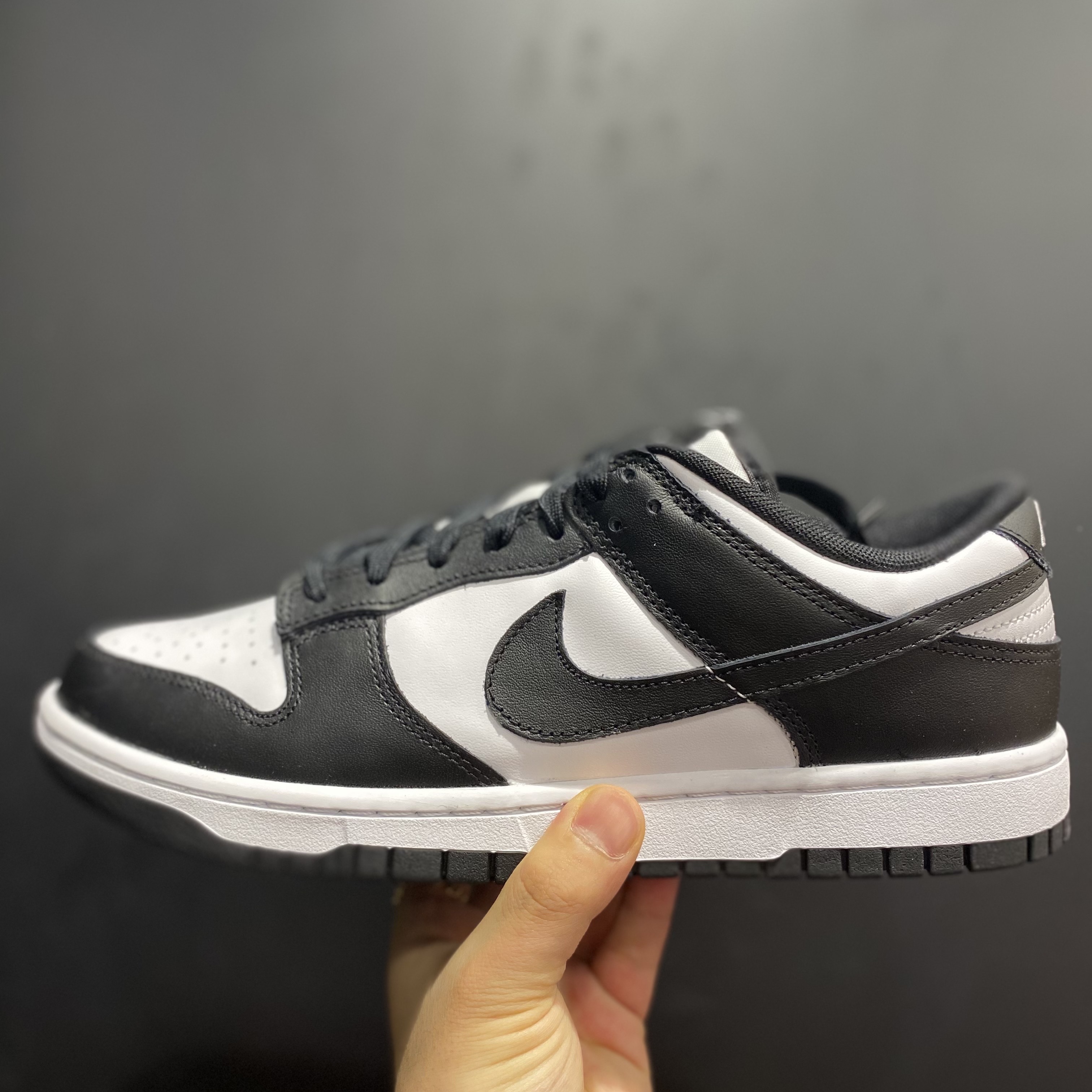 Nike Dunk Low Retro Black 착용 스타일