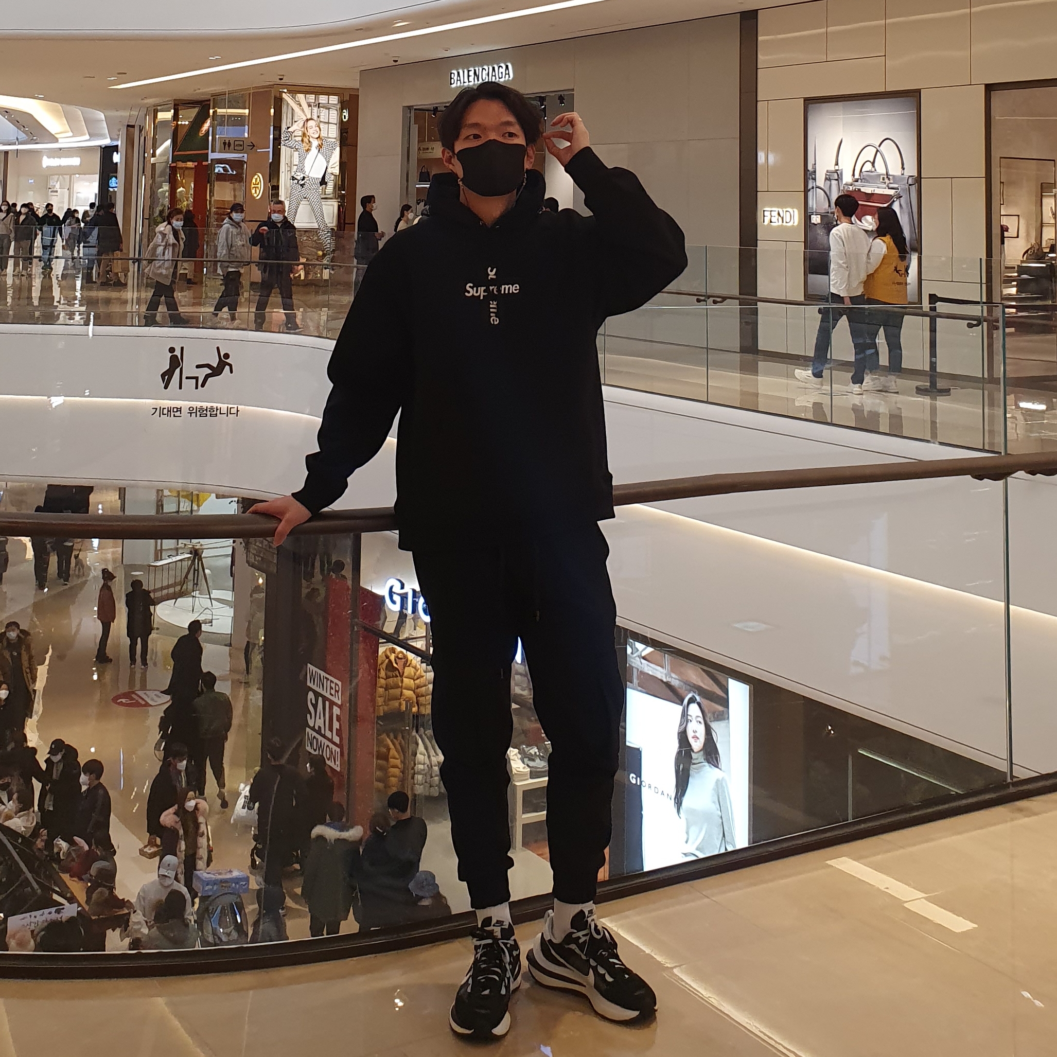 Nike x Sacai VaporWaffle Black White, Supreme Cross Box Logo Hooded Sweatshirt Black - 20FW 착용 스타일