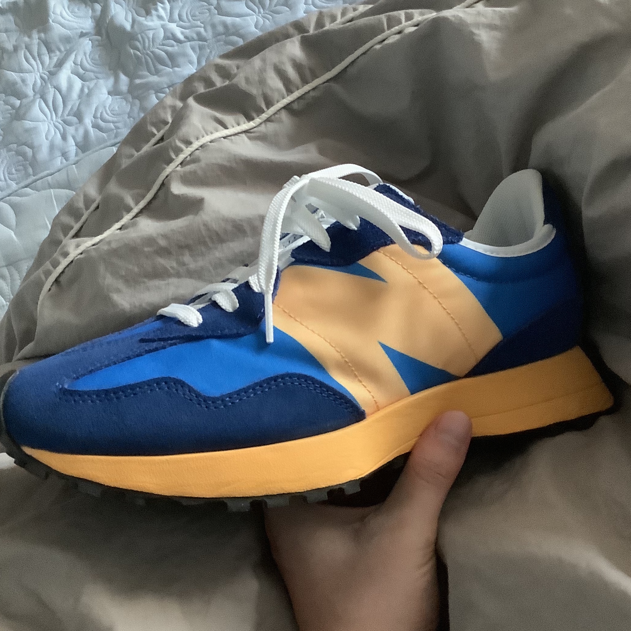 New Balance 327 Blue 착용 스타일
