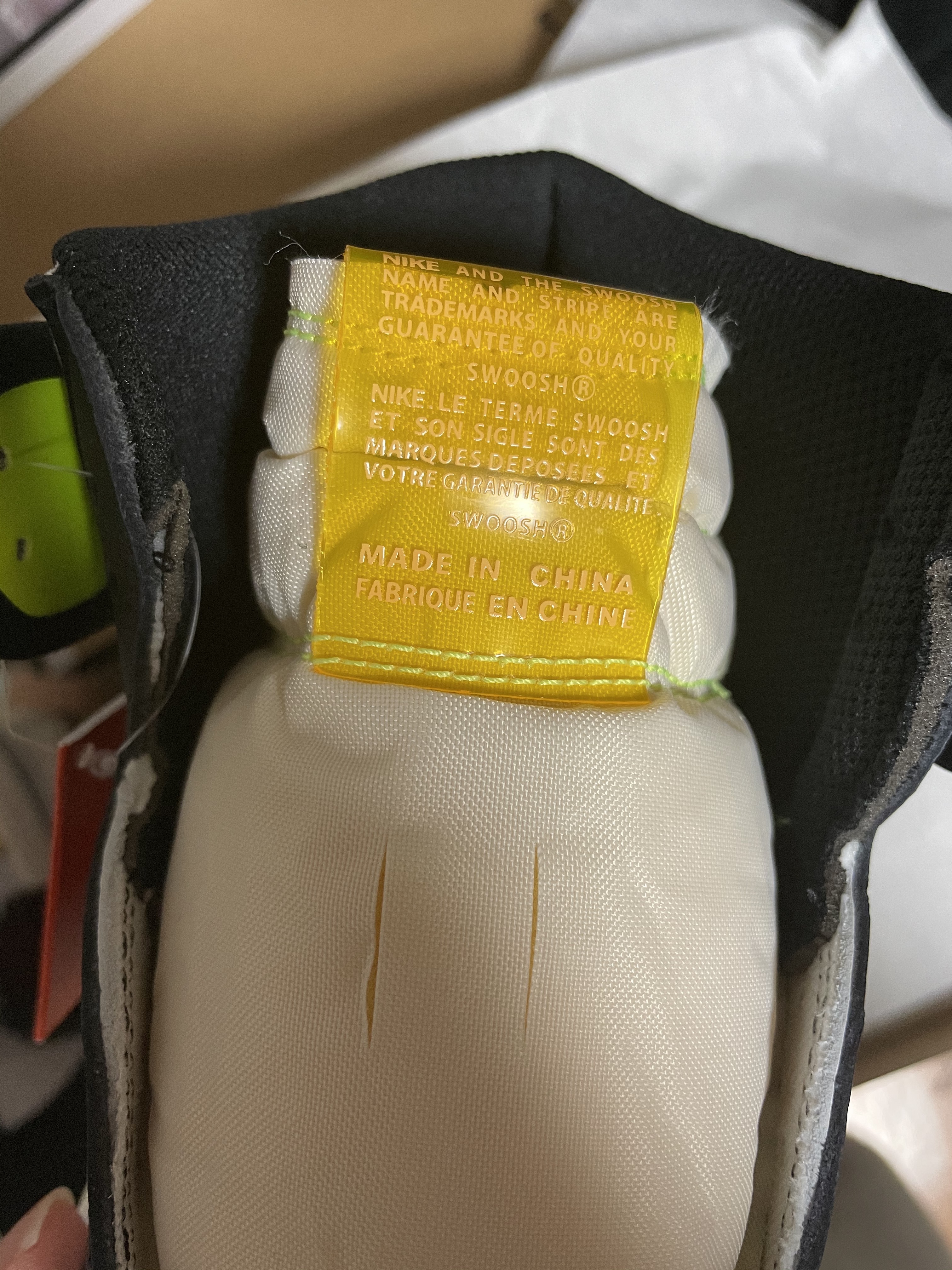 Jordan 1 Retro High OG Volt Gold 착용 스타일 - 2