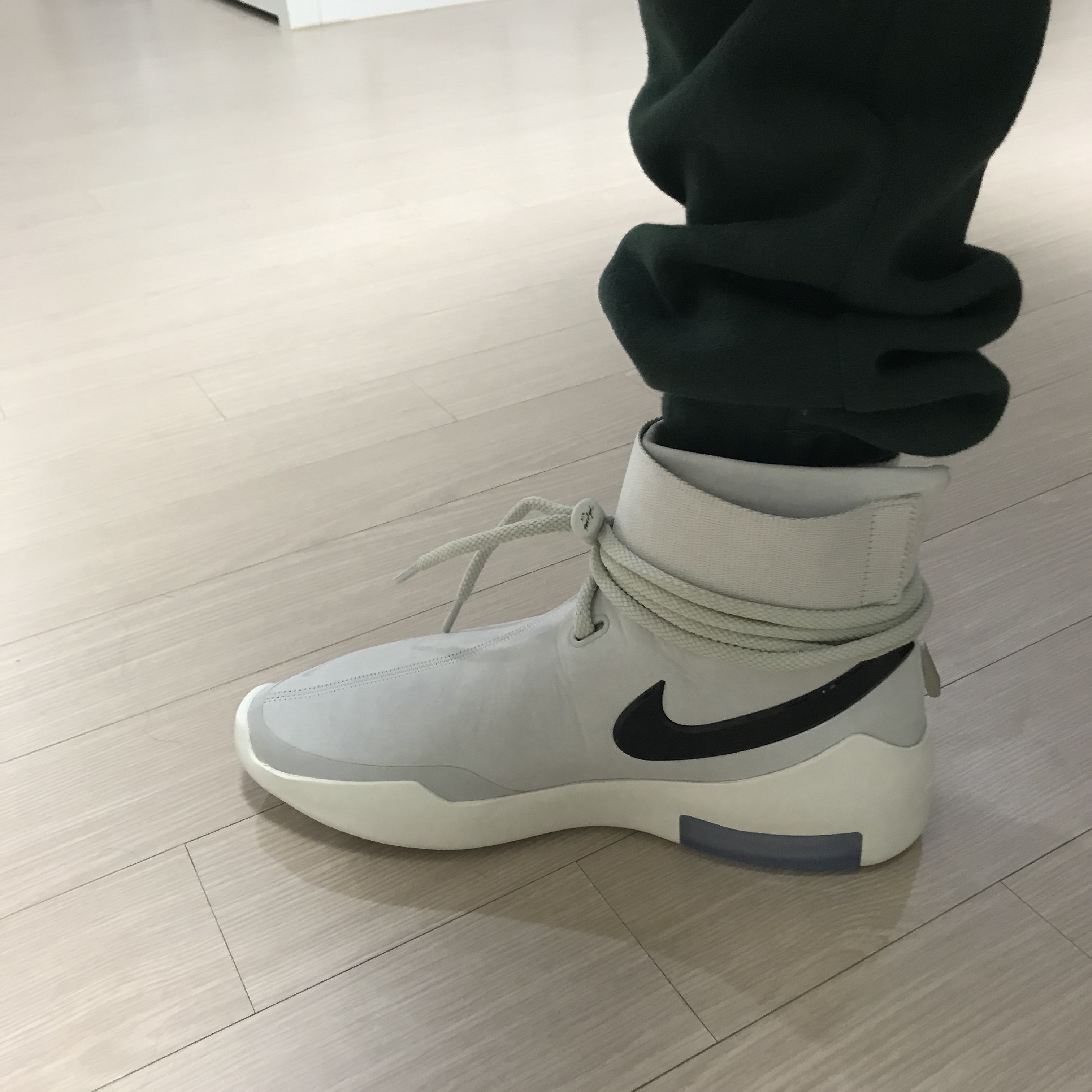 Nike x Fear of God Air Fear of God SA Light Bone 착용 스타일
