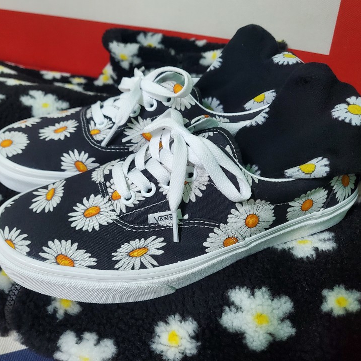 Vans Era Big Daisies Black 착용 스타일 - 1