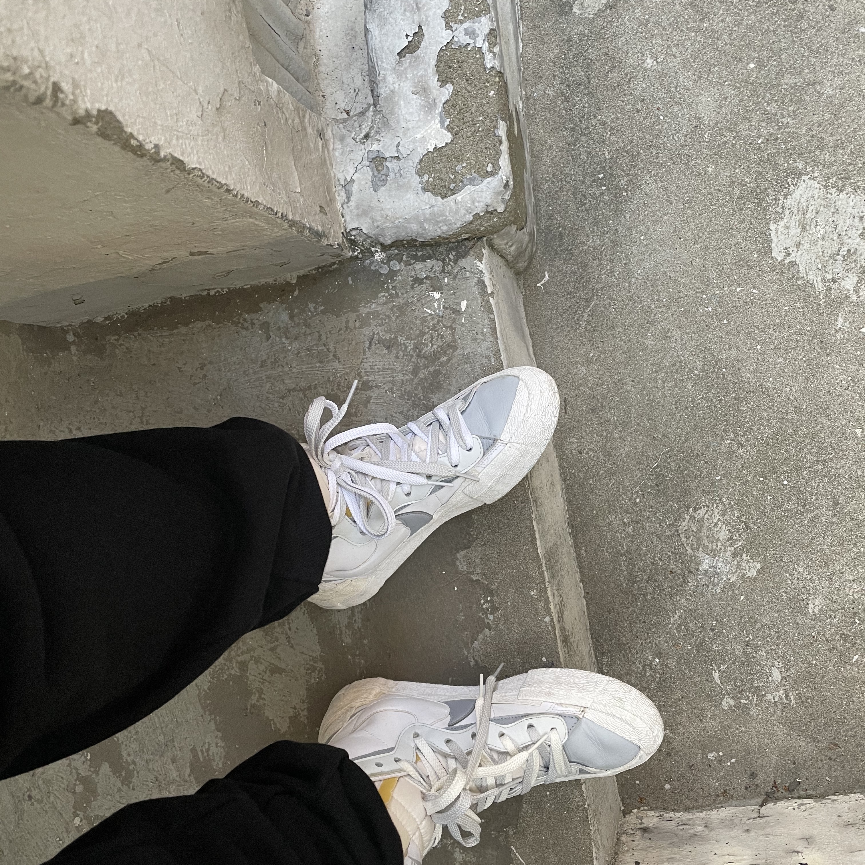 Nike x Sacai Blazer Mid White Grey 착용 스타일