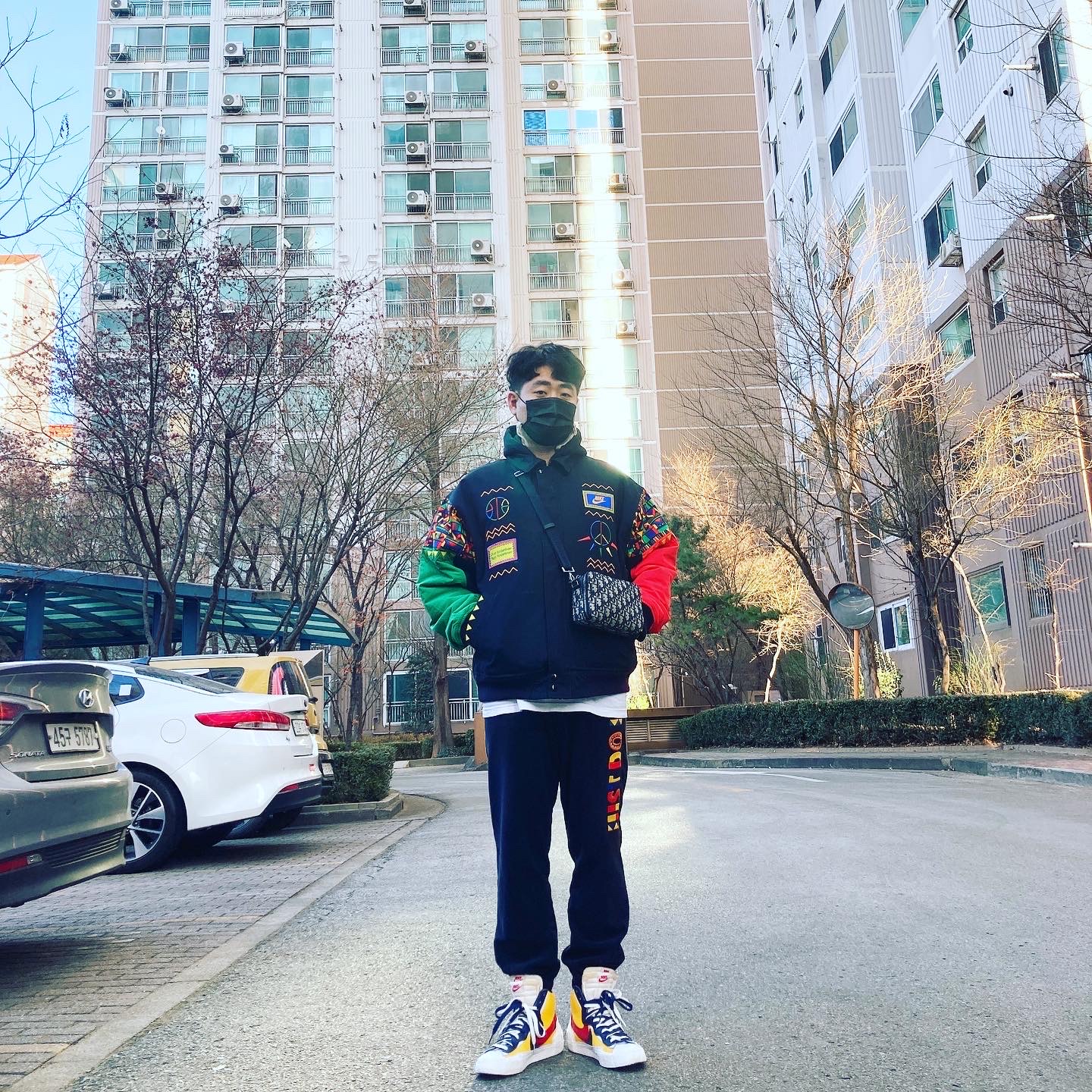 Nike x Sacai Blazer Mid Snow Beach, Dior Shoulder Strap Pouch Beige & Black Dior Oblique Jacquard 착용 스타일 - 1