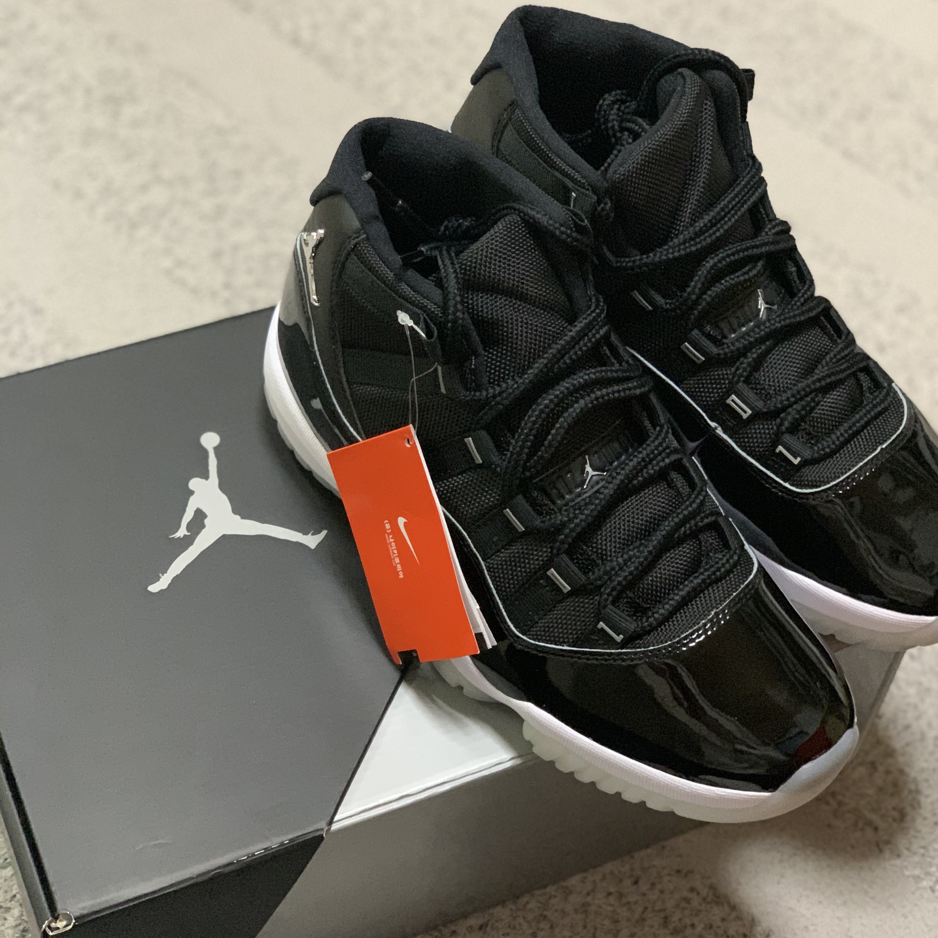 Jordan 11 Retro Jubilee ์ฐฉ์ฉ ์คํ์ผ