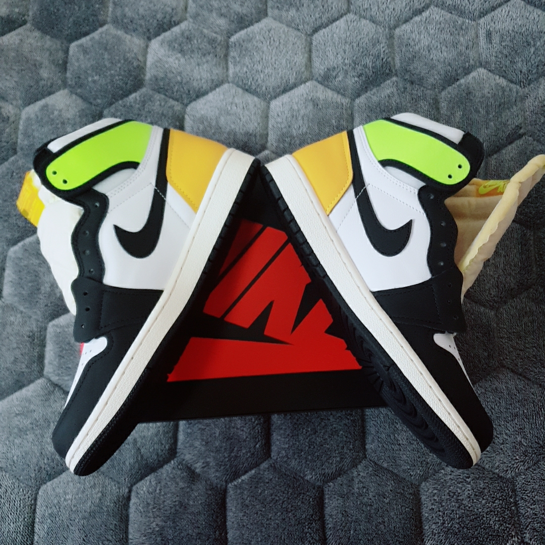 Jordan 1 Retro High OG Volt Gold 착용 스타일
