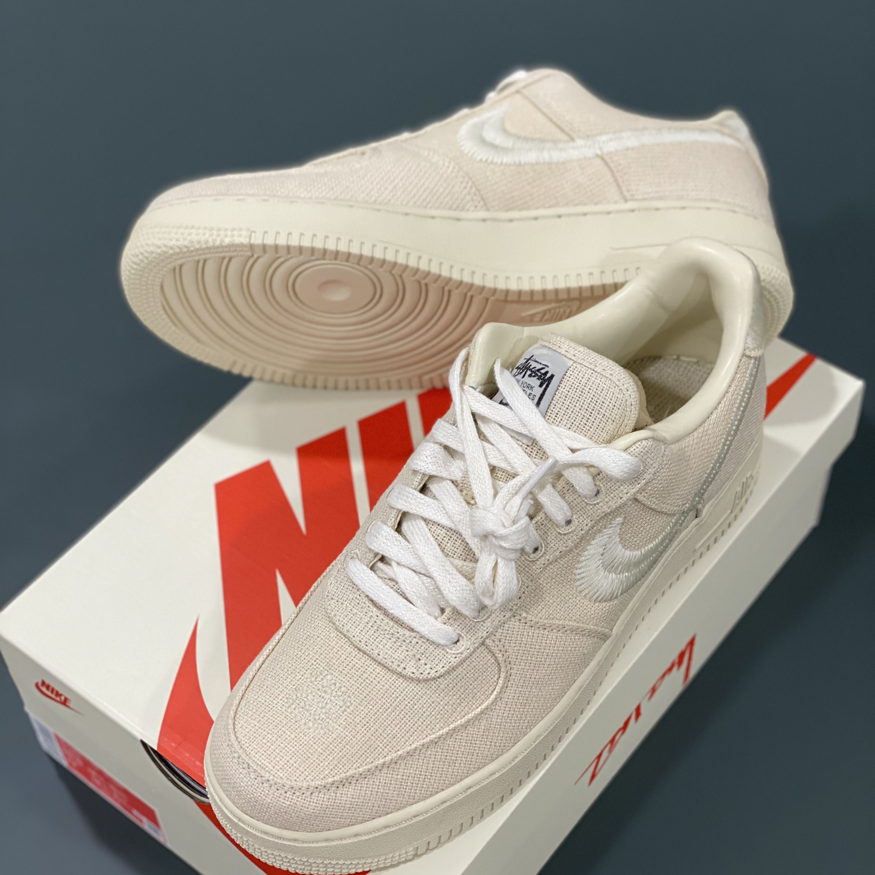Nike x Stussy Air Force 1 Low Fossil 착용 스타일 - 2