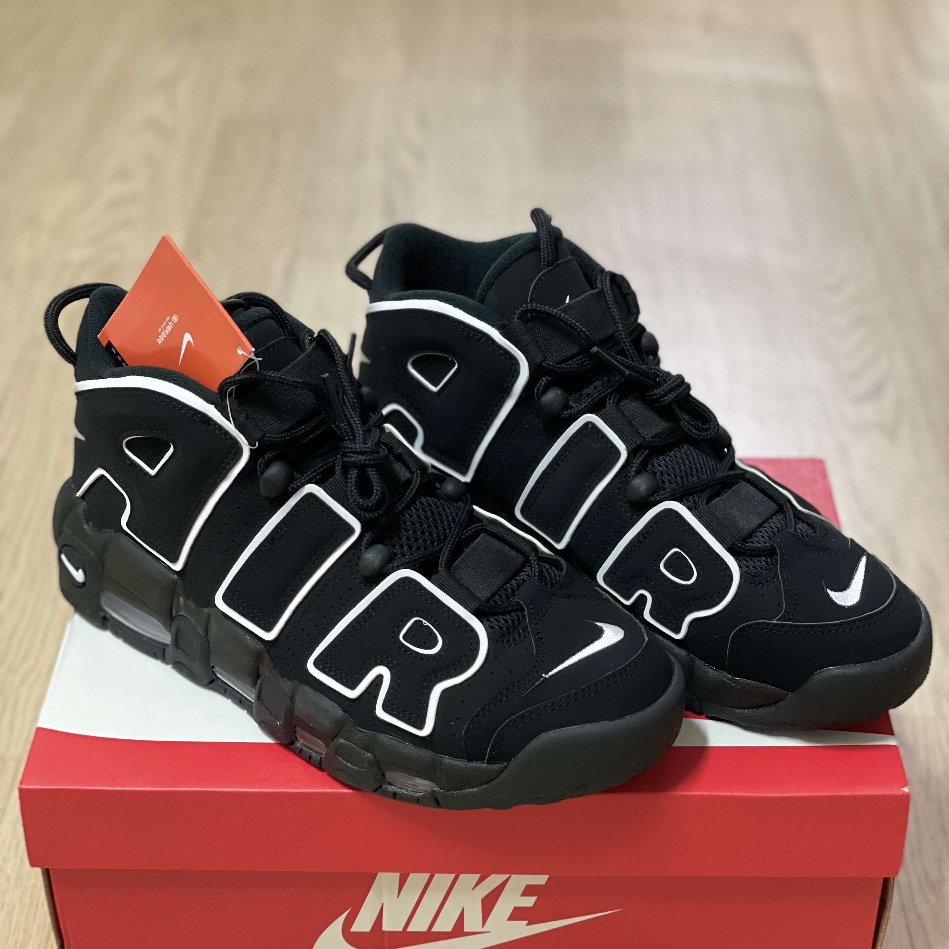 Nike Air More Uptempo Black White 2020 착용 스타일 - 2