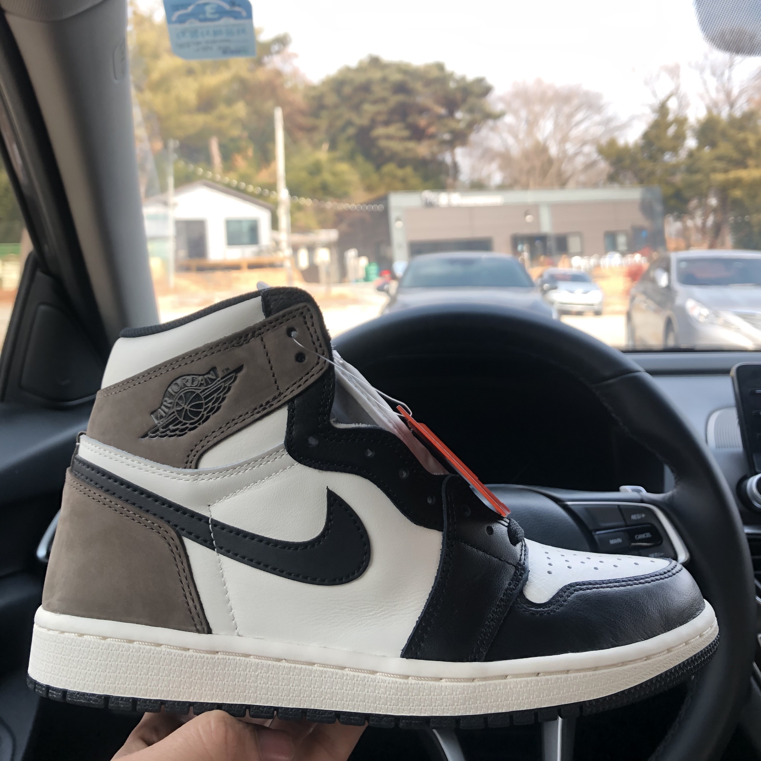 Jordan 1 Retro High OG Black Mocha 착용 스타일
