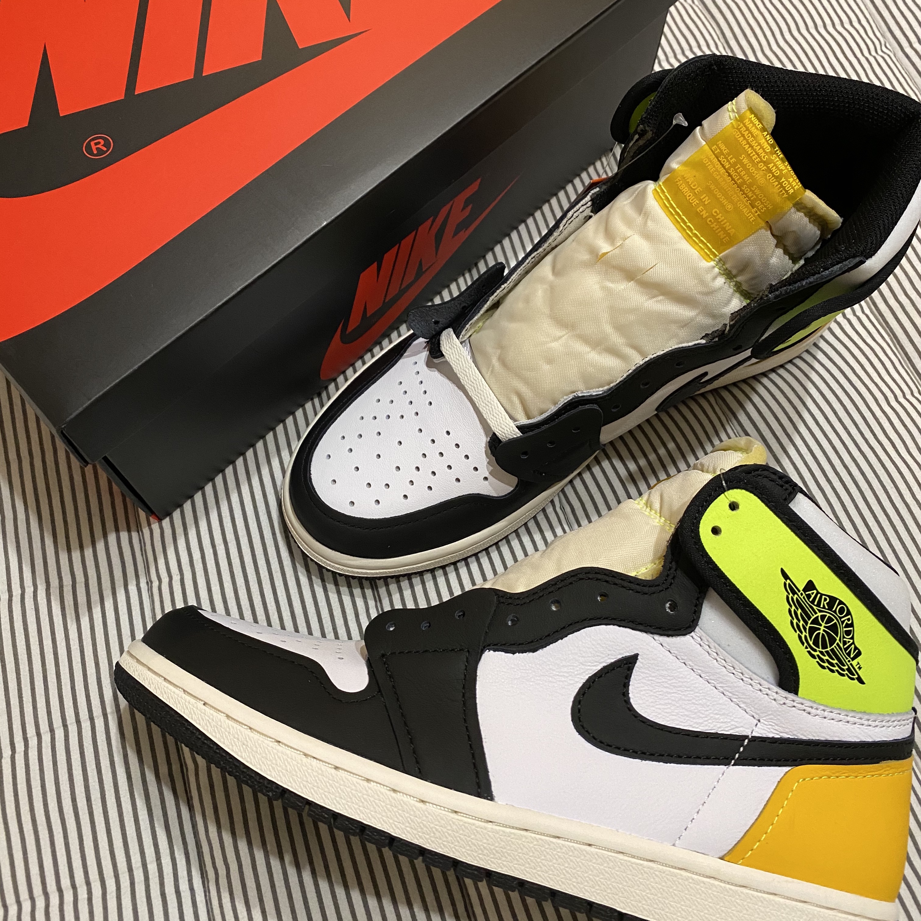 Jordan 1 Retro High OG Volt Gold 착용 스타일 - 3