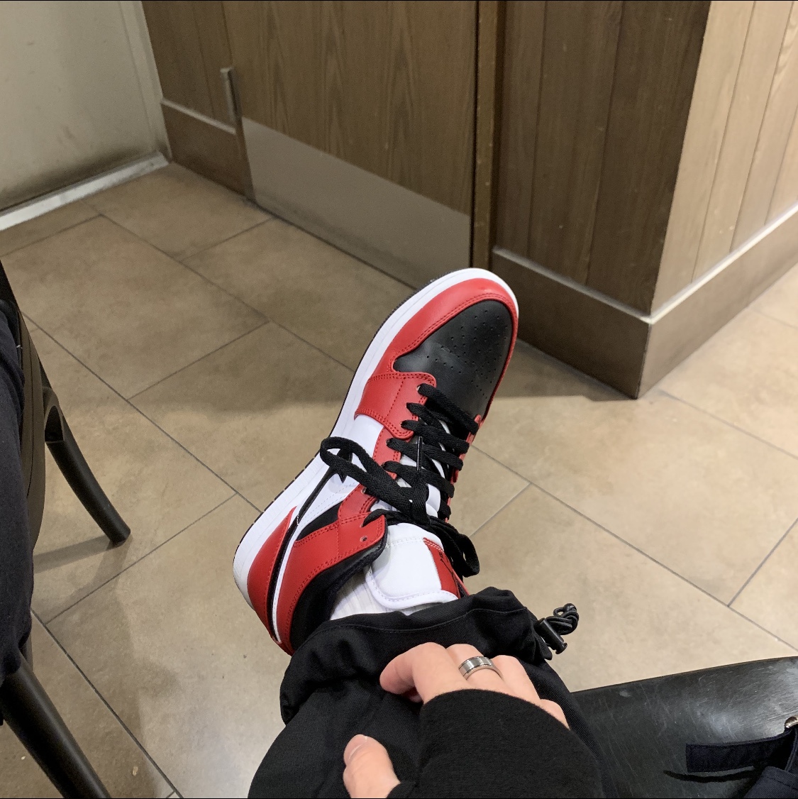 Nike x Off-White Dunk Low Pine Green, Jordan 1 Mid Chicago Black Toe 착용 스타일 - 2