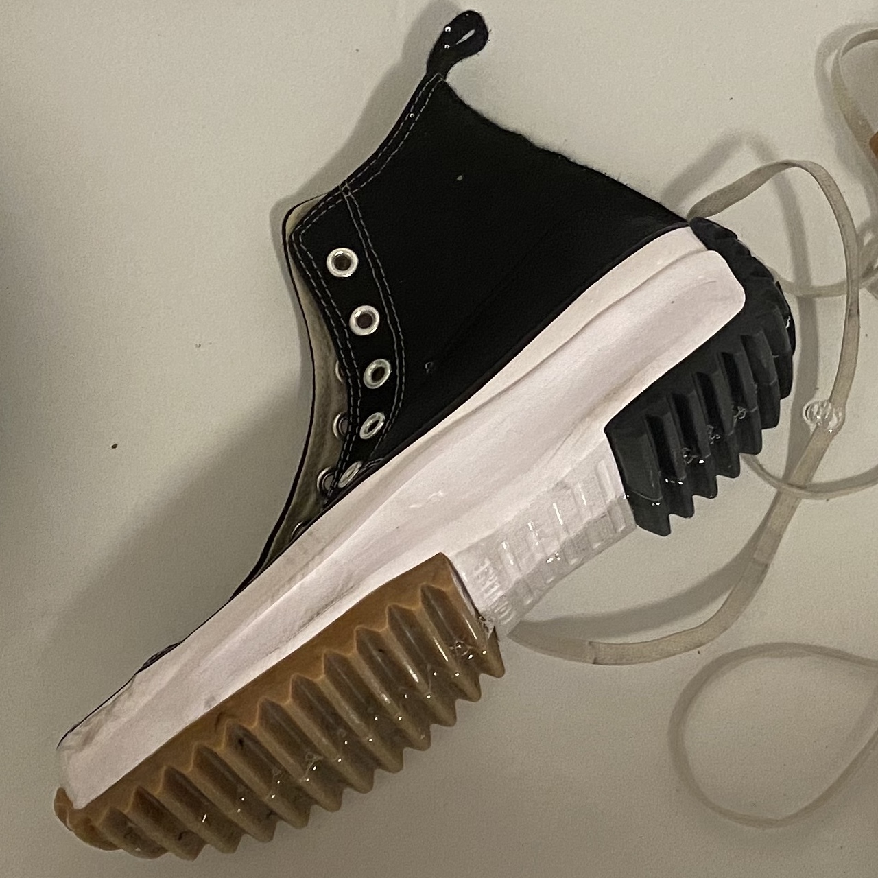 Converse Run Star Hike Hi Black White Gum 착용 스타일 - 2