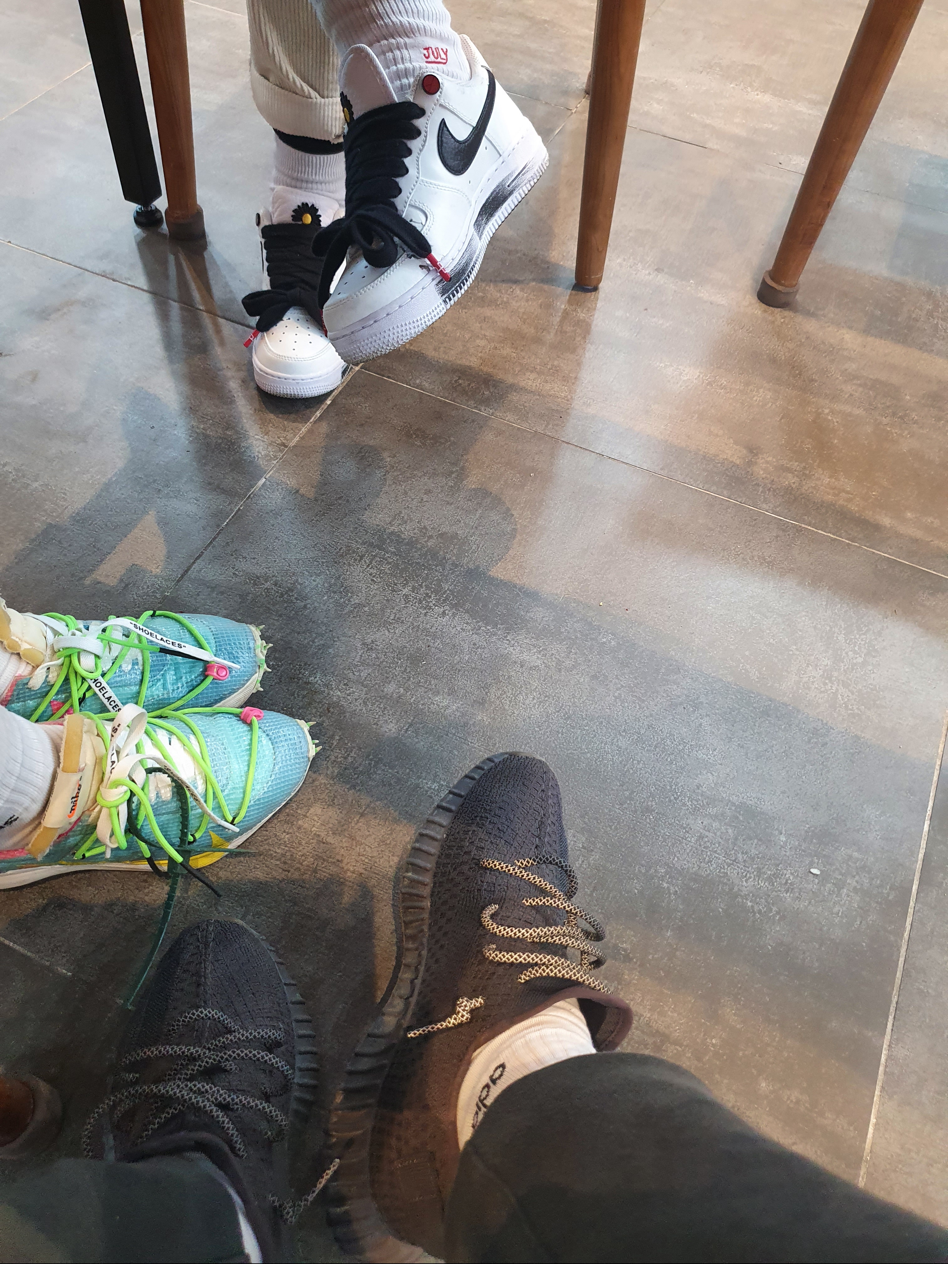 Nike x Peaceminusone Air Force 1 Low Para-Noise 2.0, Adidas Yeezy Boost 350 V2 Cinder 착용 스타일
