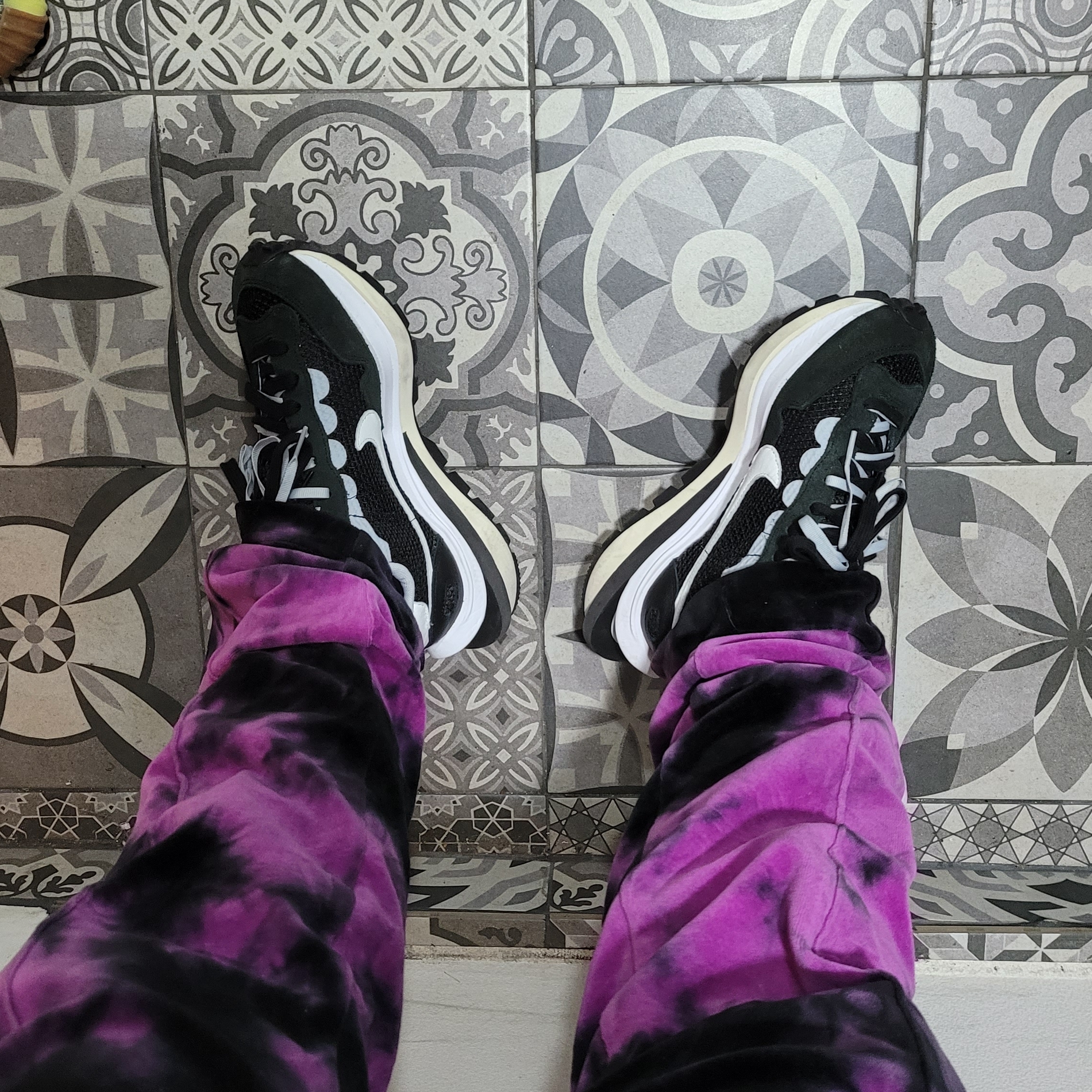 Nike x Sacai VaporWaffle Black White 착용 스타일 - 3