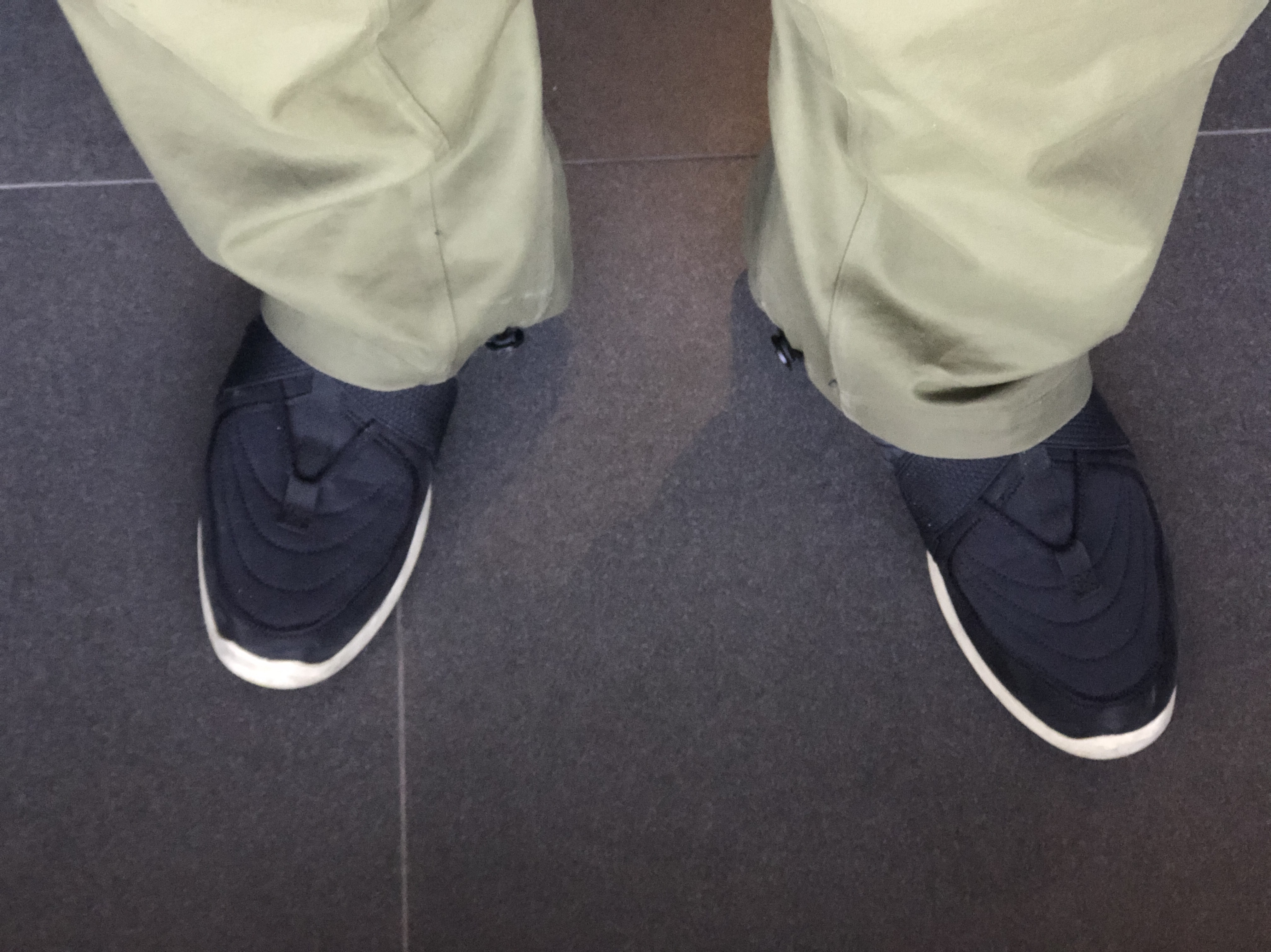 Nike x Fear of God Air Fear of God Raid Black 착용 스타일 - 1