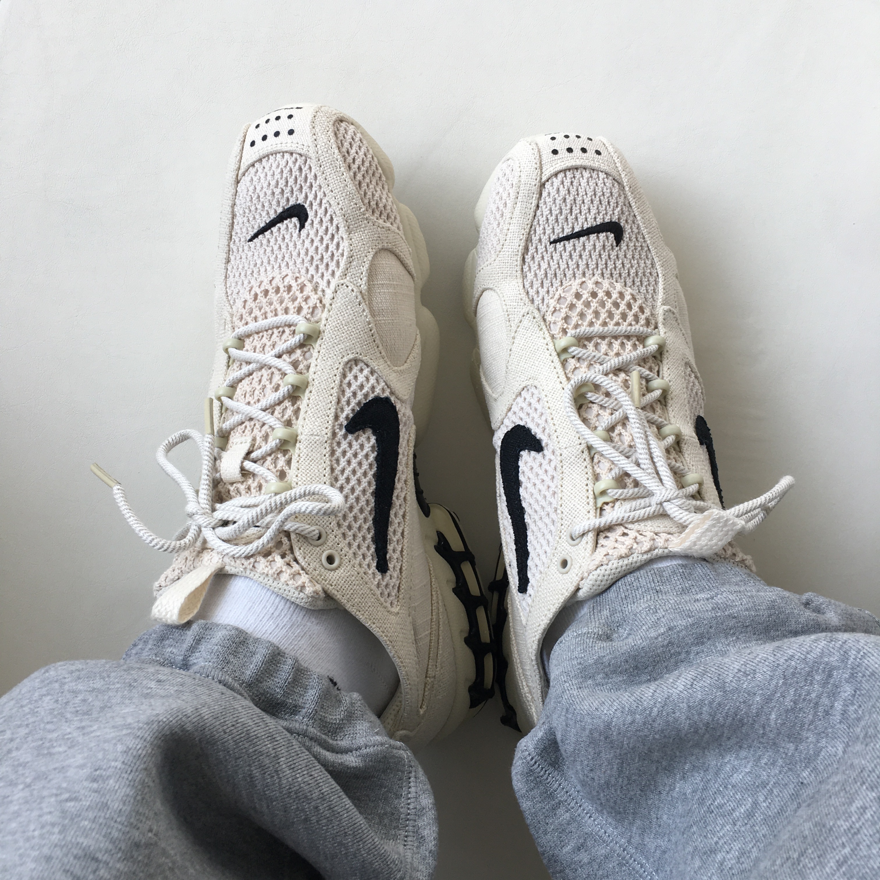Nike x Stussy NRG BR Fleece Pants Grey, Nike x Stussy Air Zoom Spiridon Cage 2 Fossil 착용 스타일