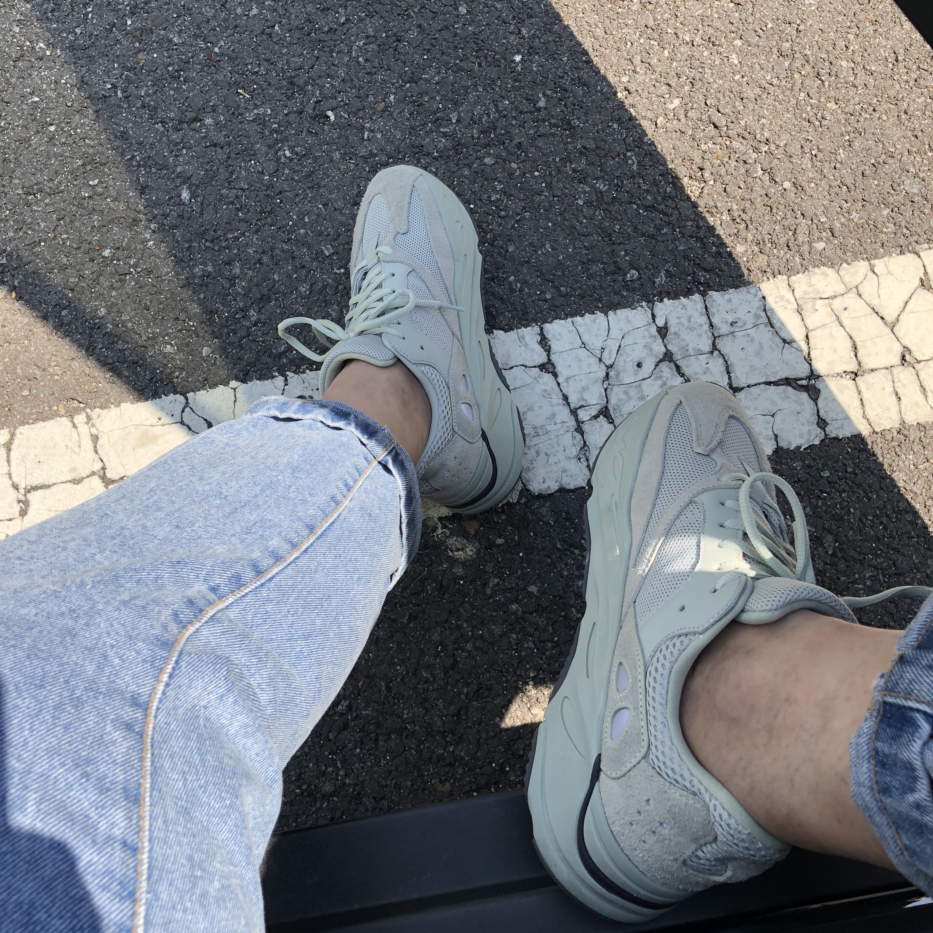 Adidas Yeezy Boost 700 V2 Vanta 2019, Adidas Yeezy Boost 700 V2 Geode 착용 스타일 - 3