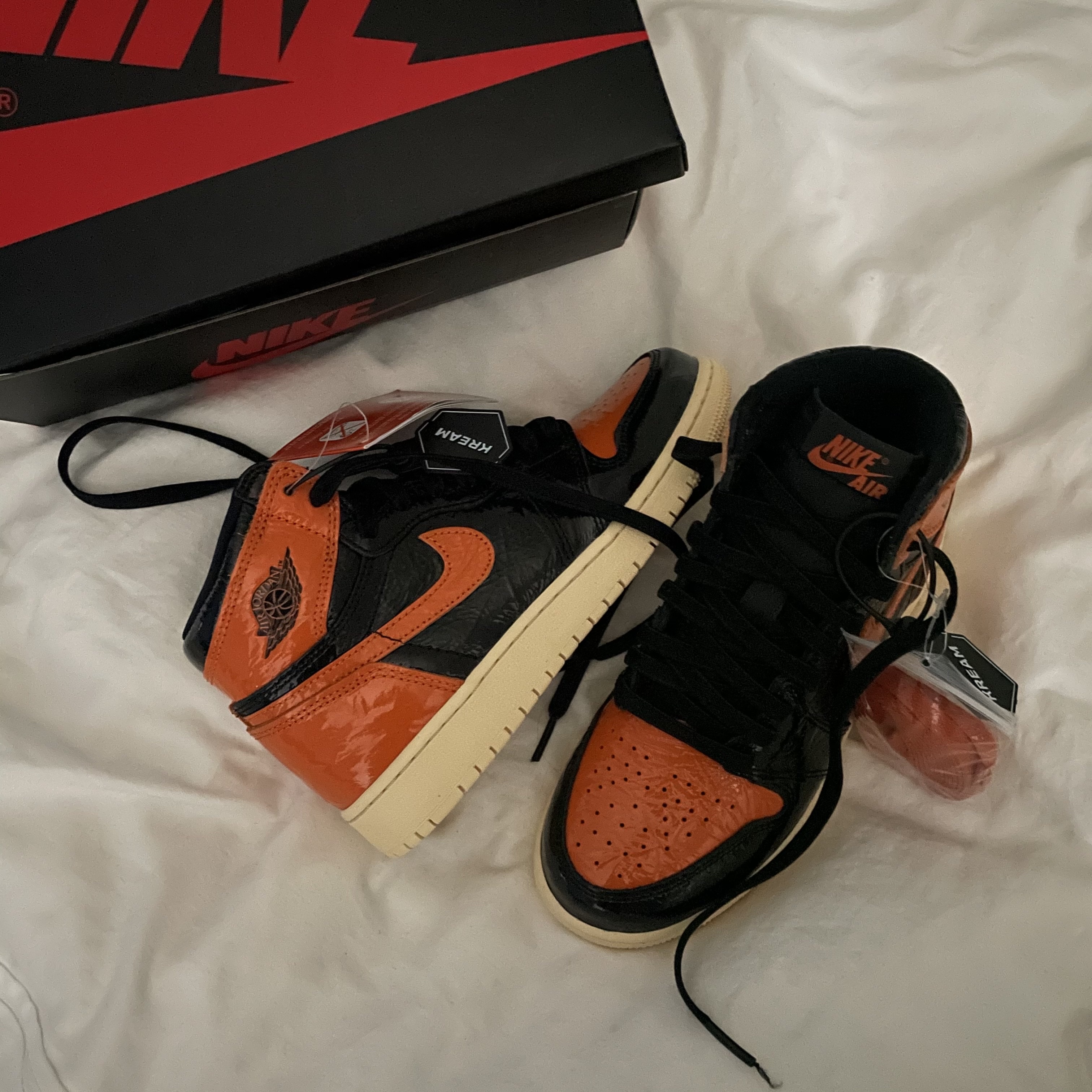 Jordan 1 Retro High Shattered Backboard 3.0, (GS) Jordan 1 Retro High OG Shattered Backboard 3.0 착용 스타일