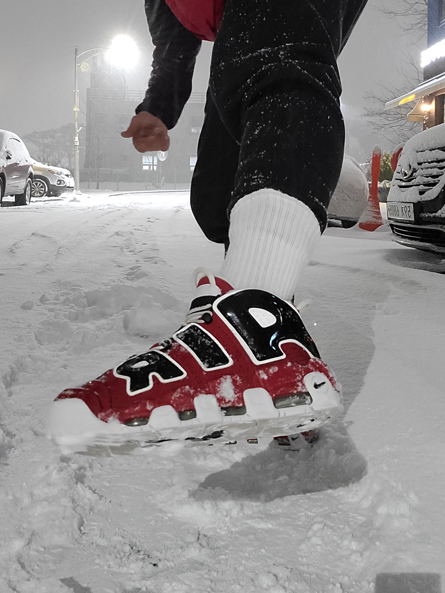 Nike Air More Uptempo 96 Bulls 2017 착용 스타일 - 3