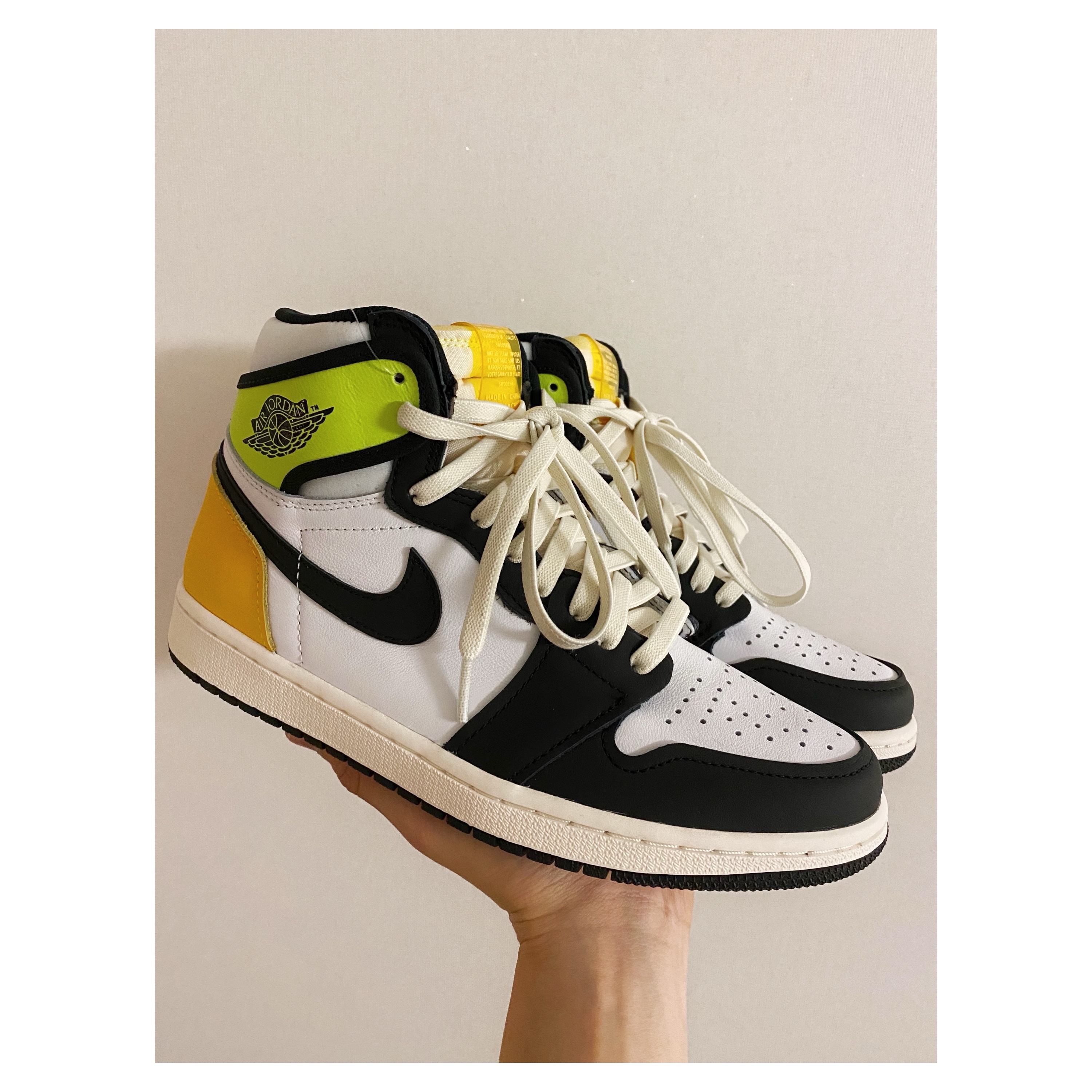 Jordan 1 Retro High OG Volt Gold 착용 스타일
