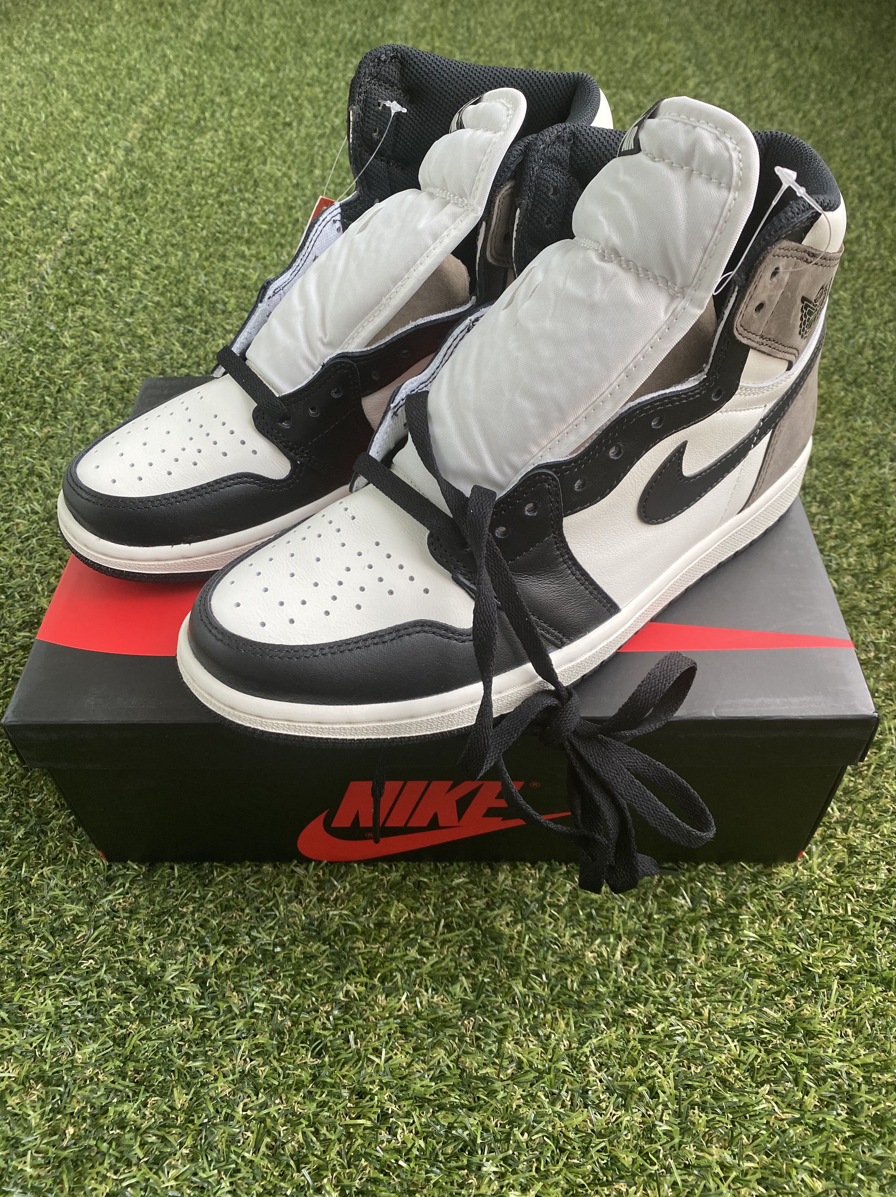 Jordan 1 Retro High OG Black Mocha 착용 스타일
