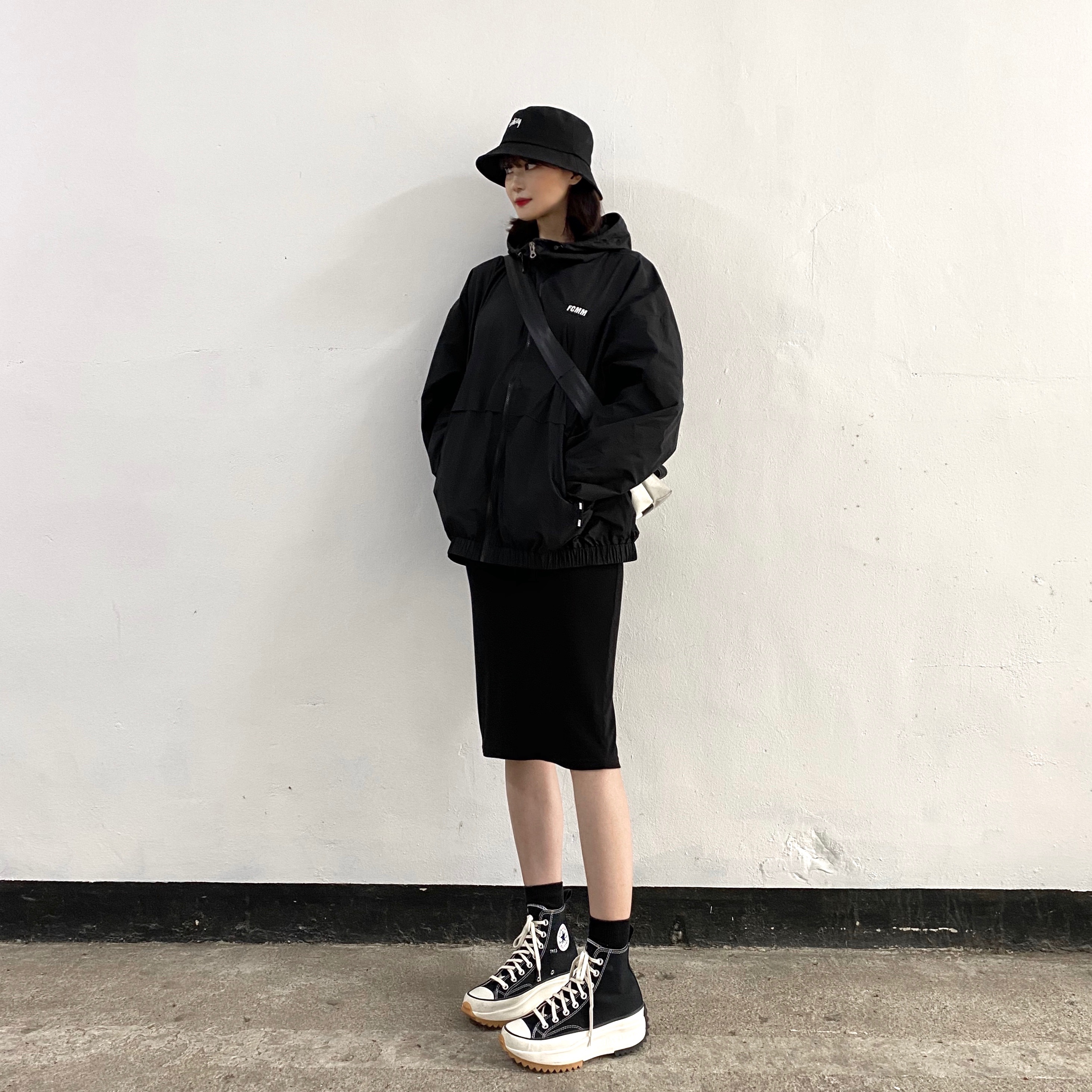 Converse x JW Anderson Run Star Hike Hi Black 착용 스타일 - 1