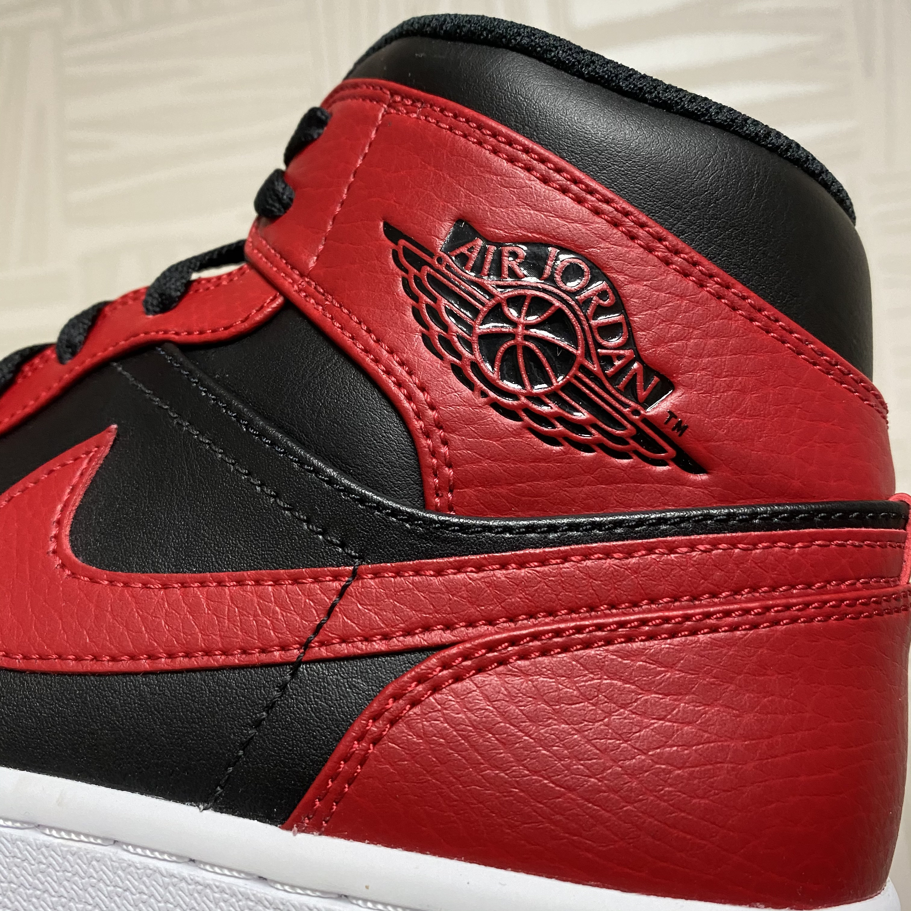 Jordan 1 Mid Bred Banned 2020 착용 스타일 - 3