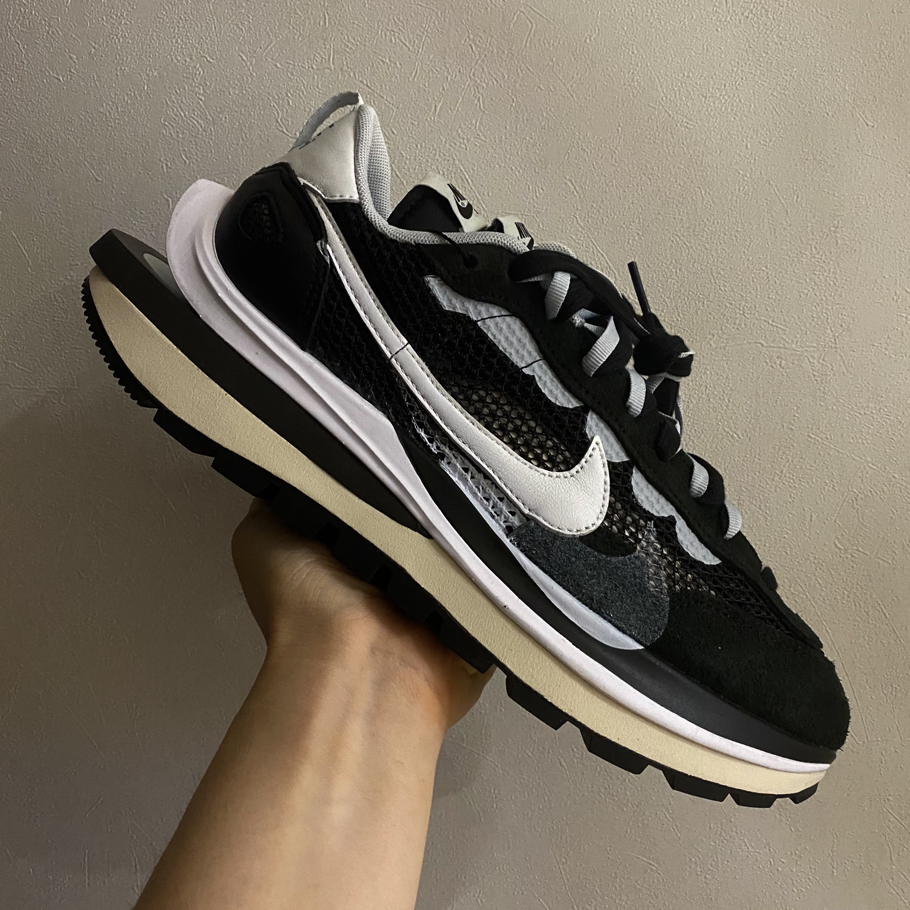 Nike x Sacai VaporWaffle Black White 착용 스타일 - 1
