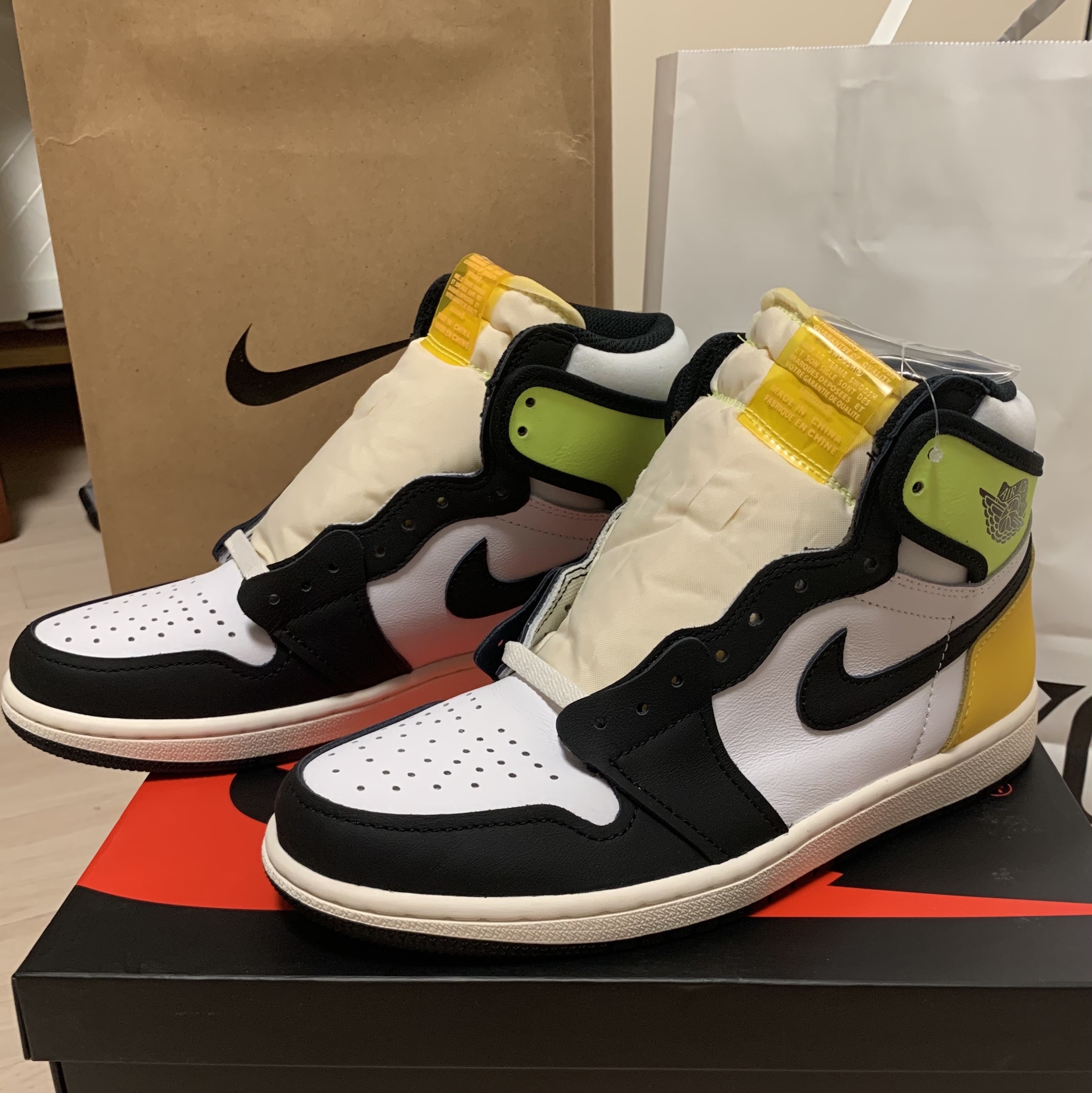 Jordan 1 Retro High OG Volt Gold 착용 스타일