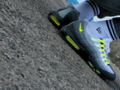 Nike Air Max 95 OG Neon Yellow 2020 착용 스타일