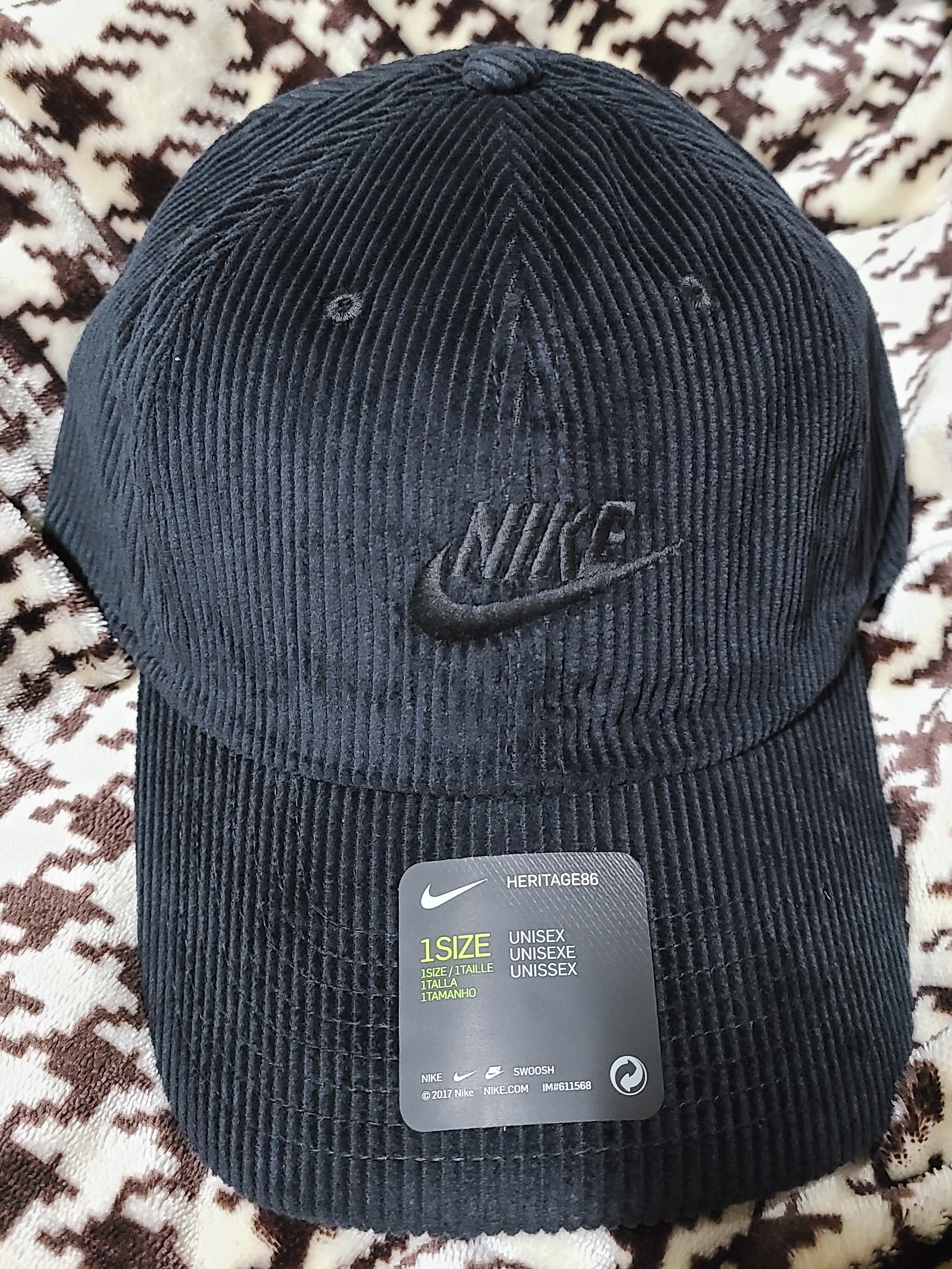 Nike Heritage 86 Corduroy Cap Black 착용 스타일 - 2