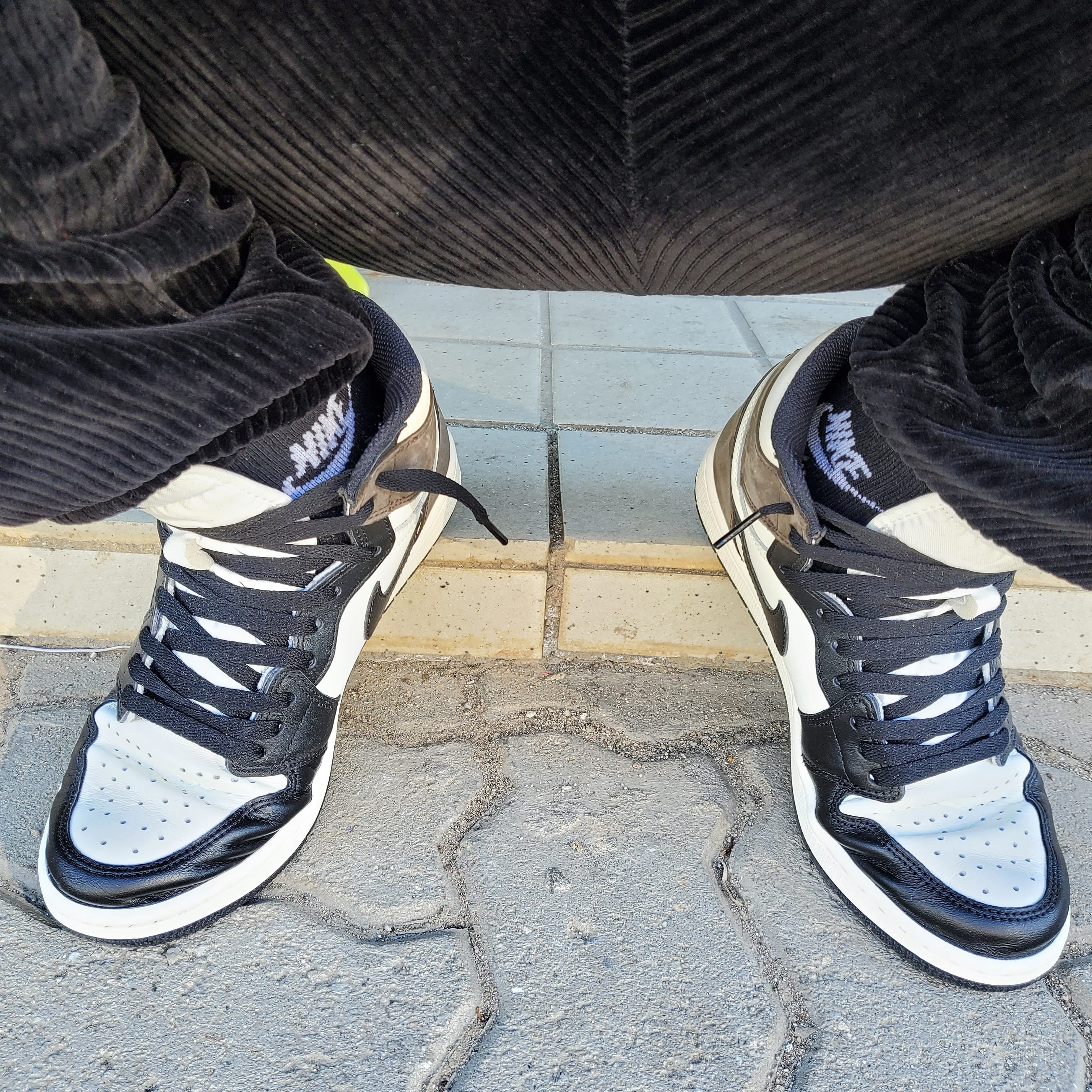 Jordan 1 Retro High OG Black Mocha 착용 스타일