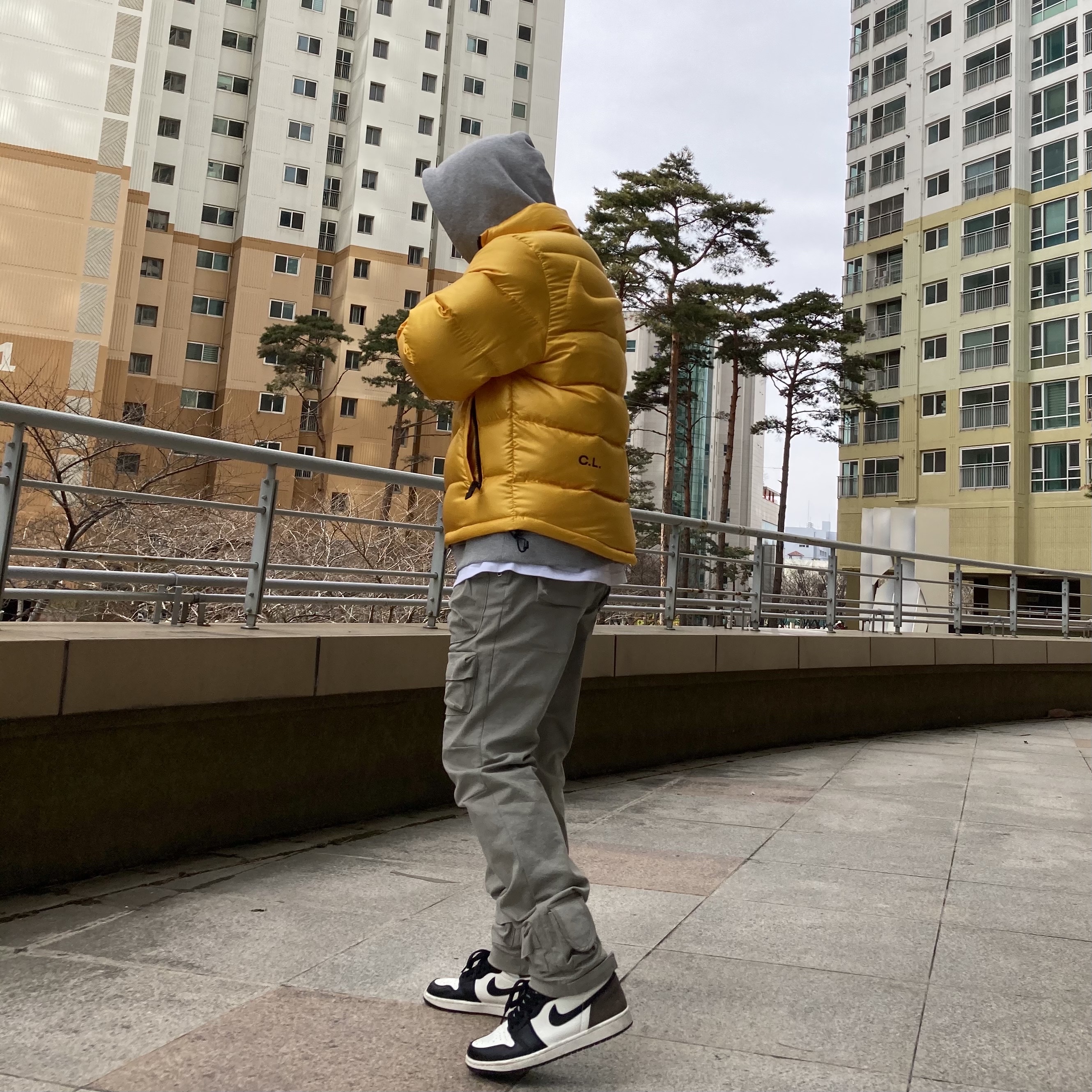 Nike x Drake Nocta Puffer Jacket University Gold - Asia, Jordan 3 x Fragment Retro SP White Black 착용 스타일 - 3