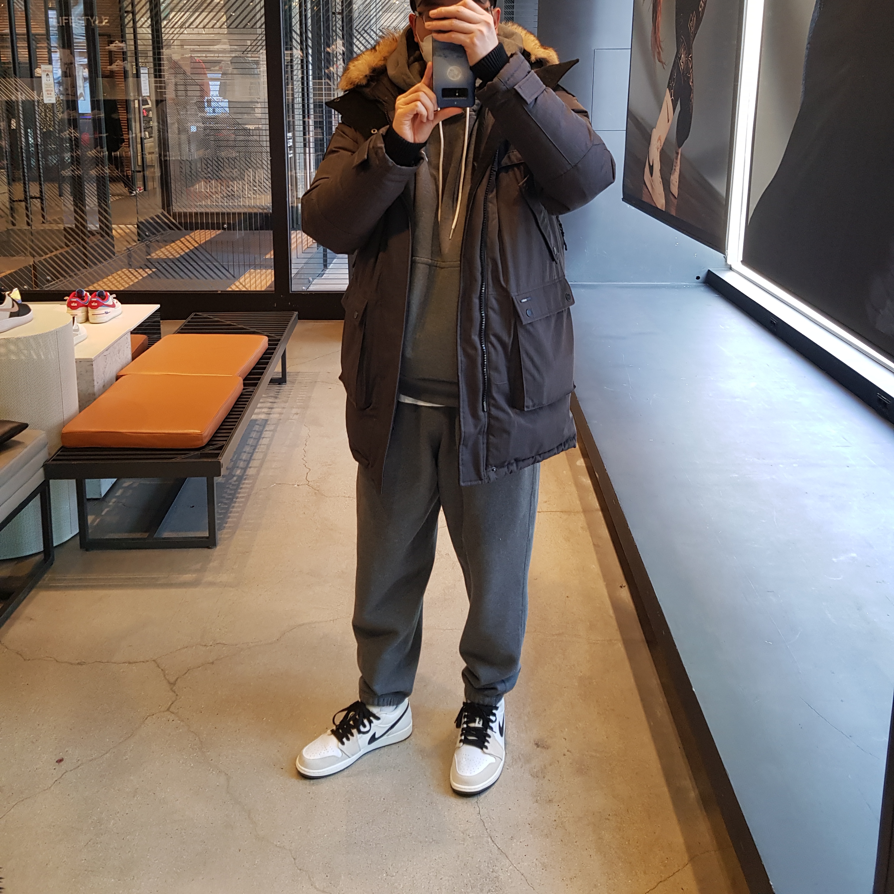 Jordan 1 Low Astrograbber, Nike M NRG Sweatpants Wash Charcoal Heather White 착용 스타일