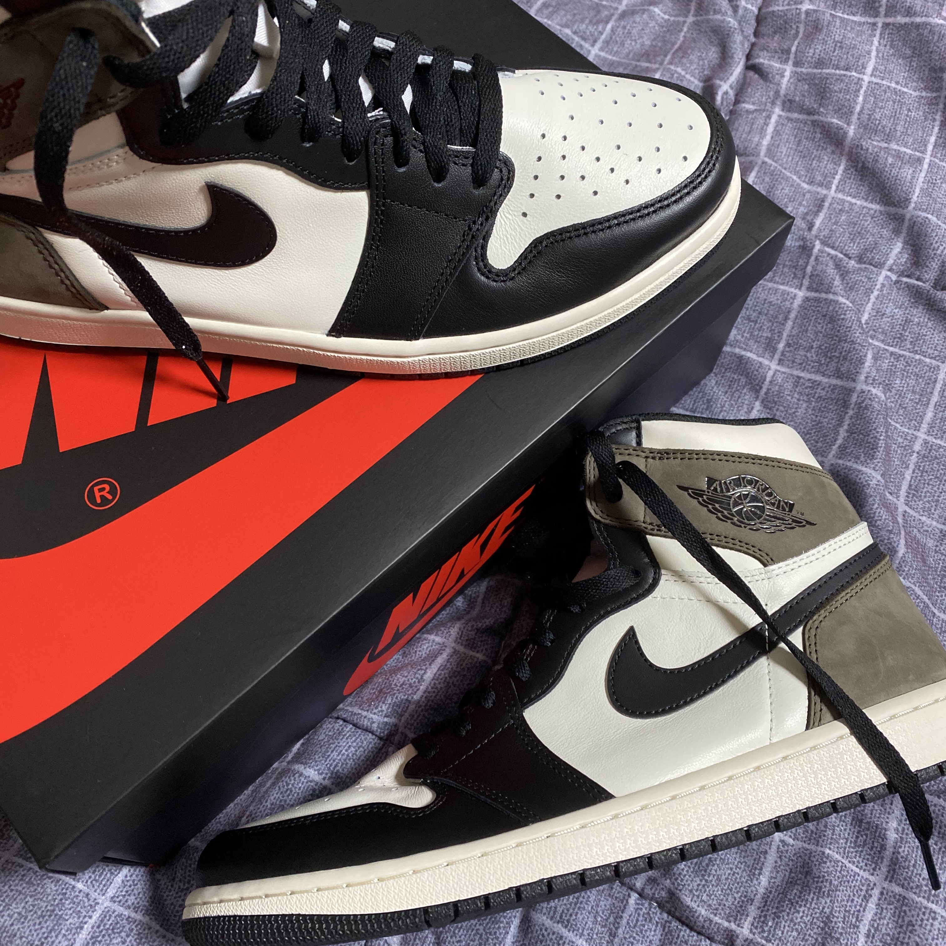 Jordan 1 Retro High OG Black Mocha 착용 스타일 - 1