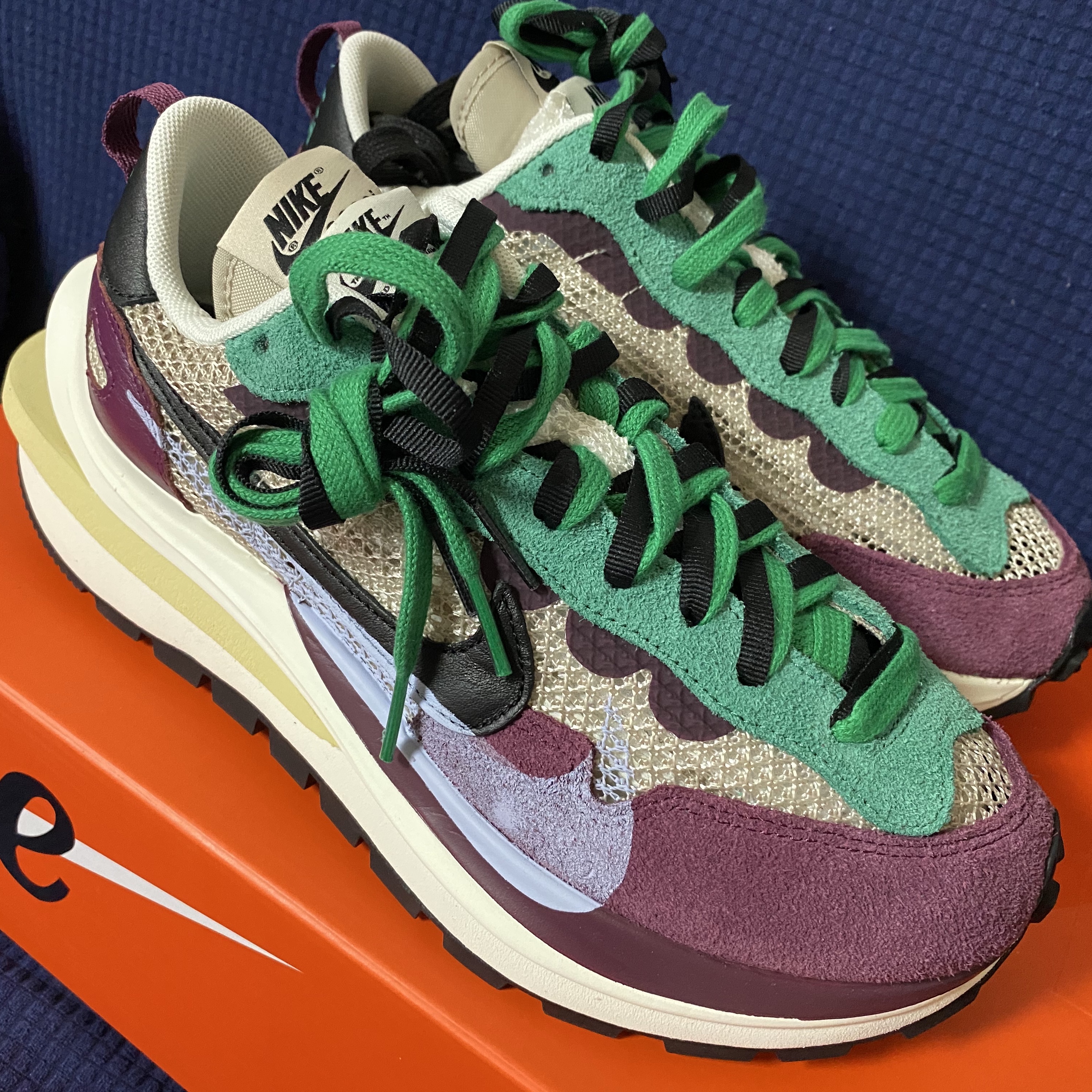 Nike x Sacai VaporWaffle String & Black Villain Red 착용 스타일 - 3