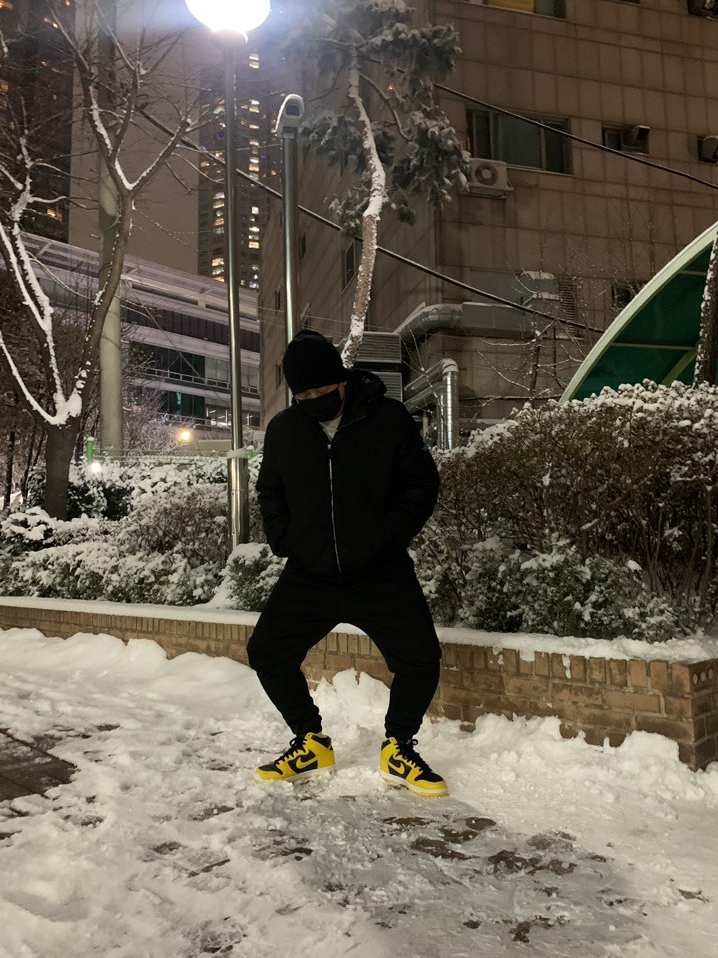 Nike Dunk High SP Varsity Maize 착용 스타일 - 3