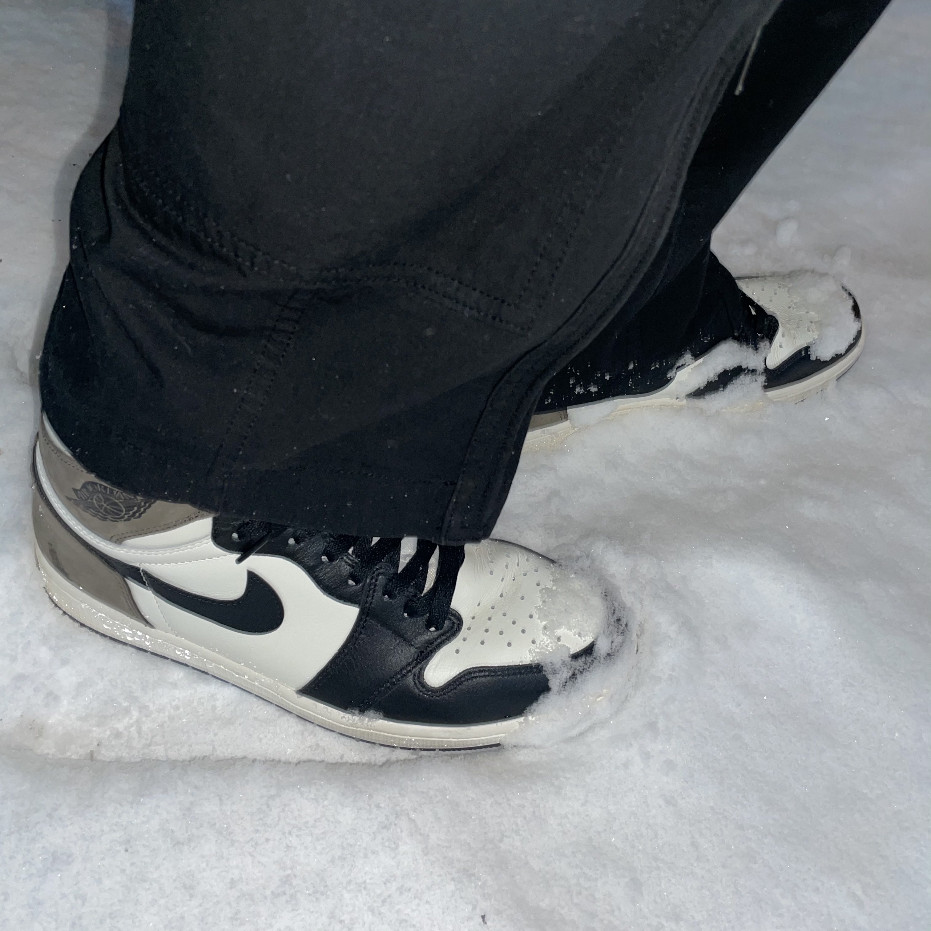 Jordan 1 Retro High OG Black Mocha 착용 스타일 - 1