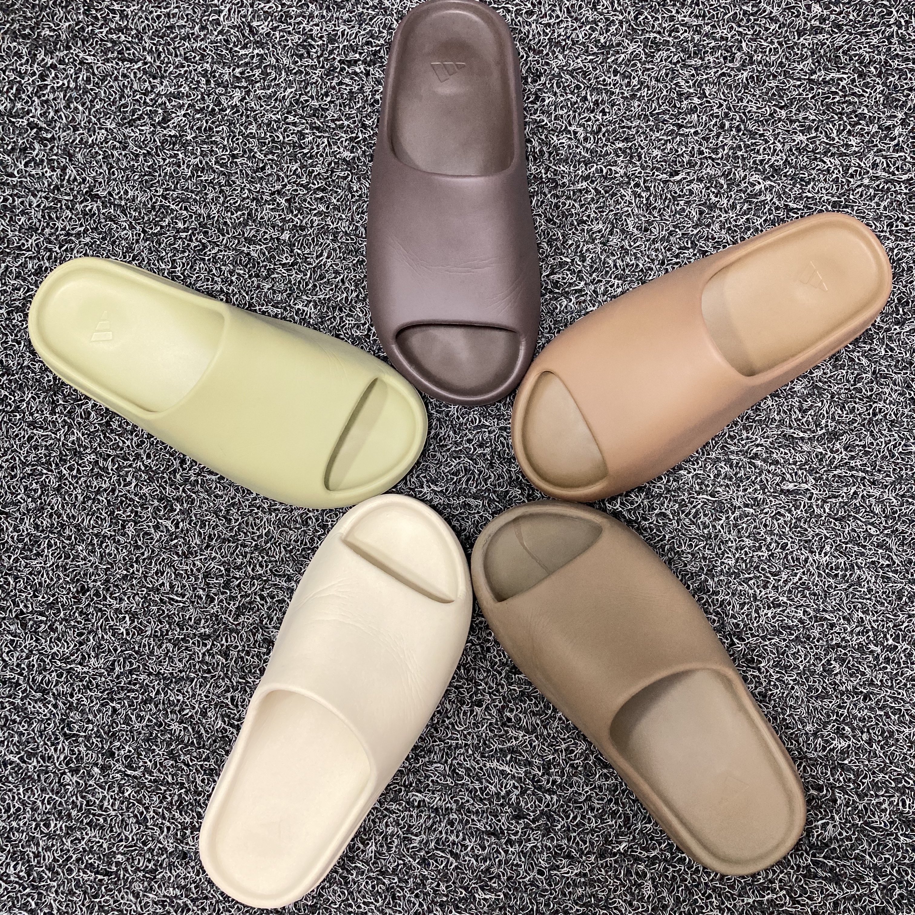 Adidas Yeezy Slide Soot, Adidas Yeezy Slide Bone 착용 스타일