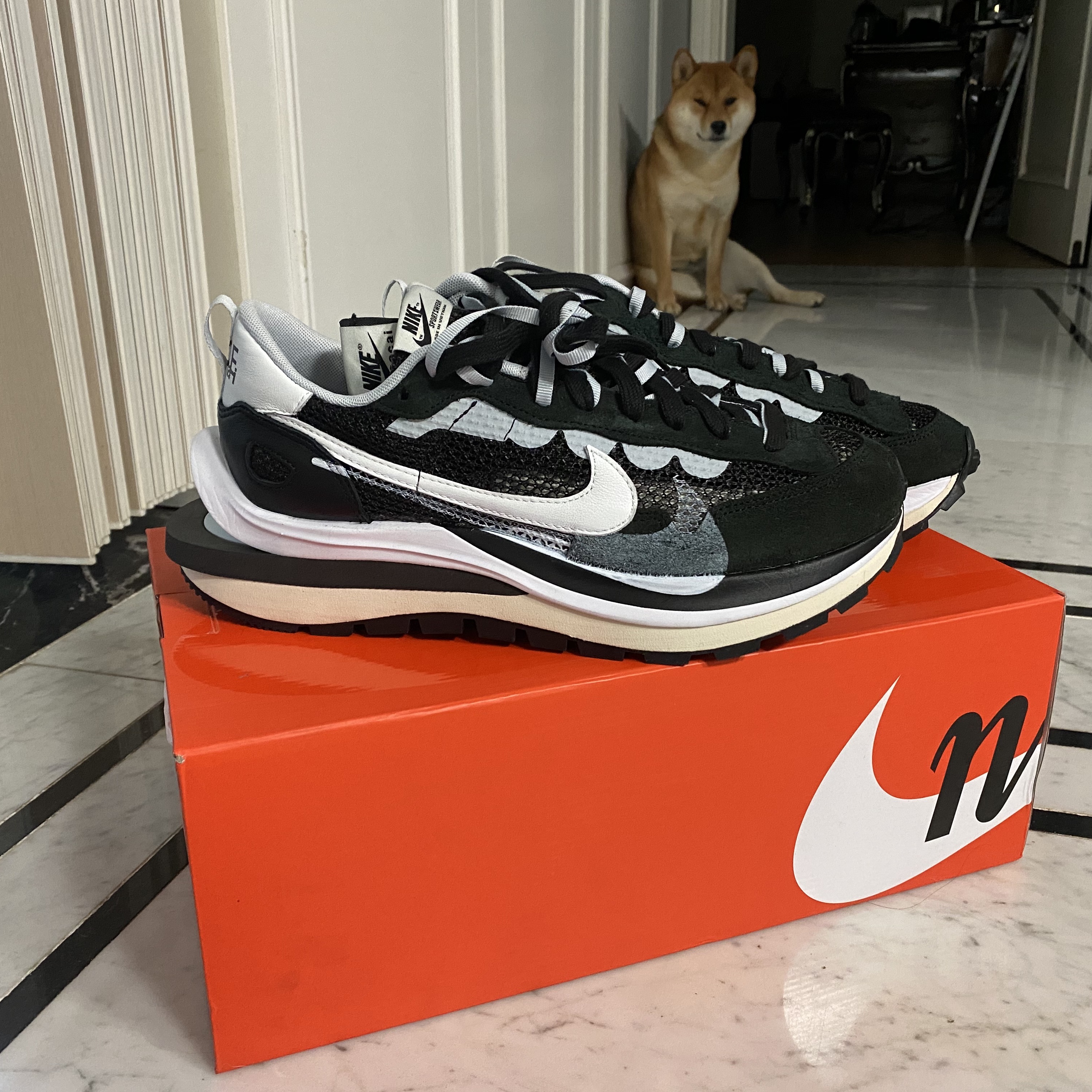 Nike x Sacai VaporWaffle Black White, Essentials Sweatpants Dark Slate/Black 2020 착용 스타일 - 3