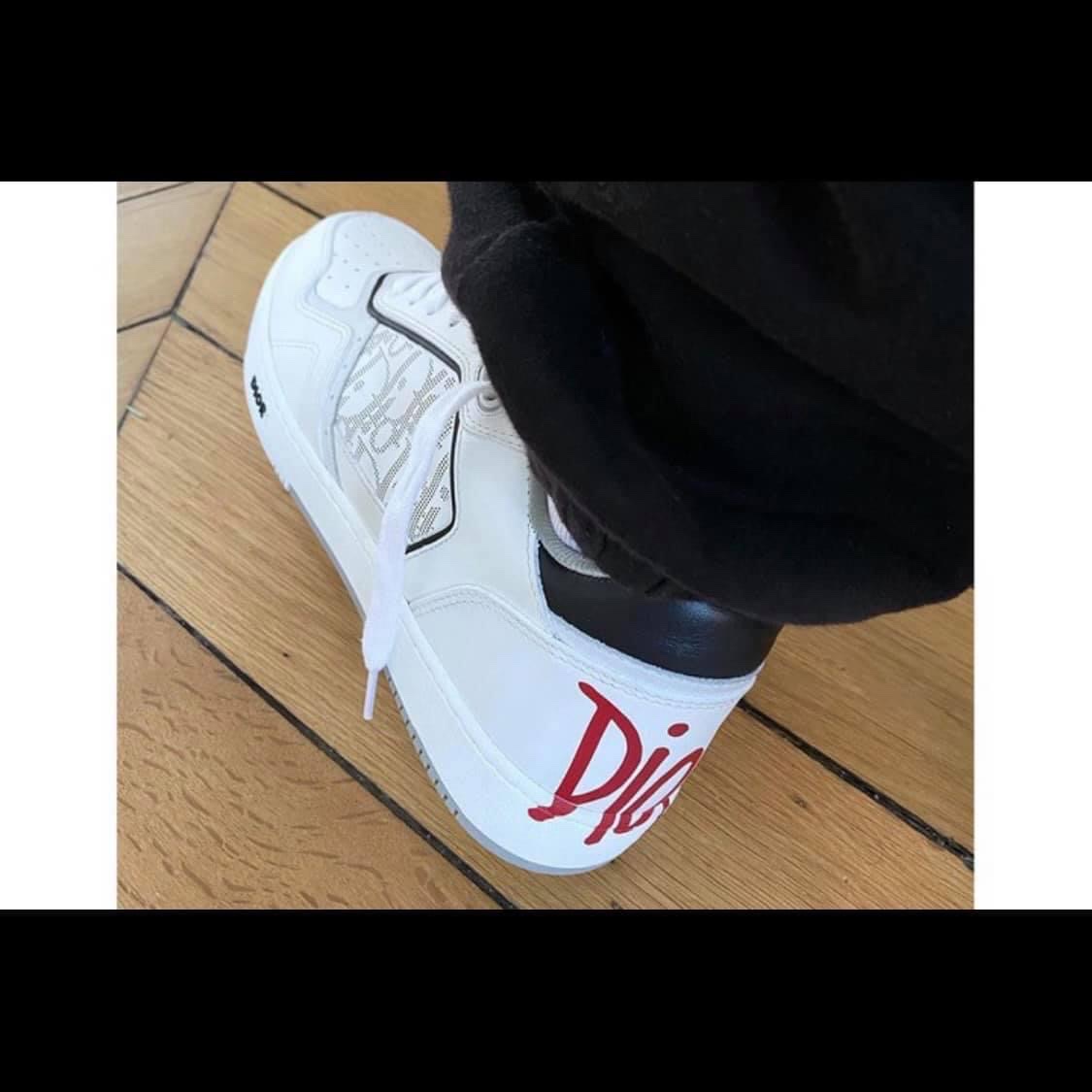 Dior x Shawn B23 High Dior Oblique Canvas Bee Embroidery Patch, Dior B23 High Dior Oblique White & Black 착용 스타일 - 3