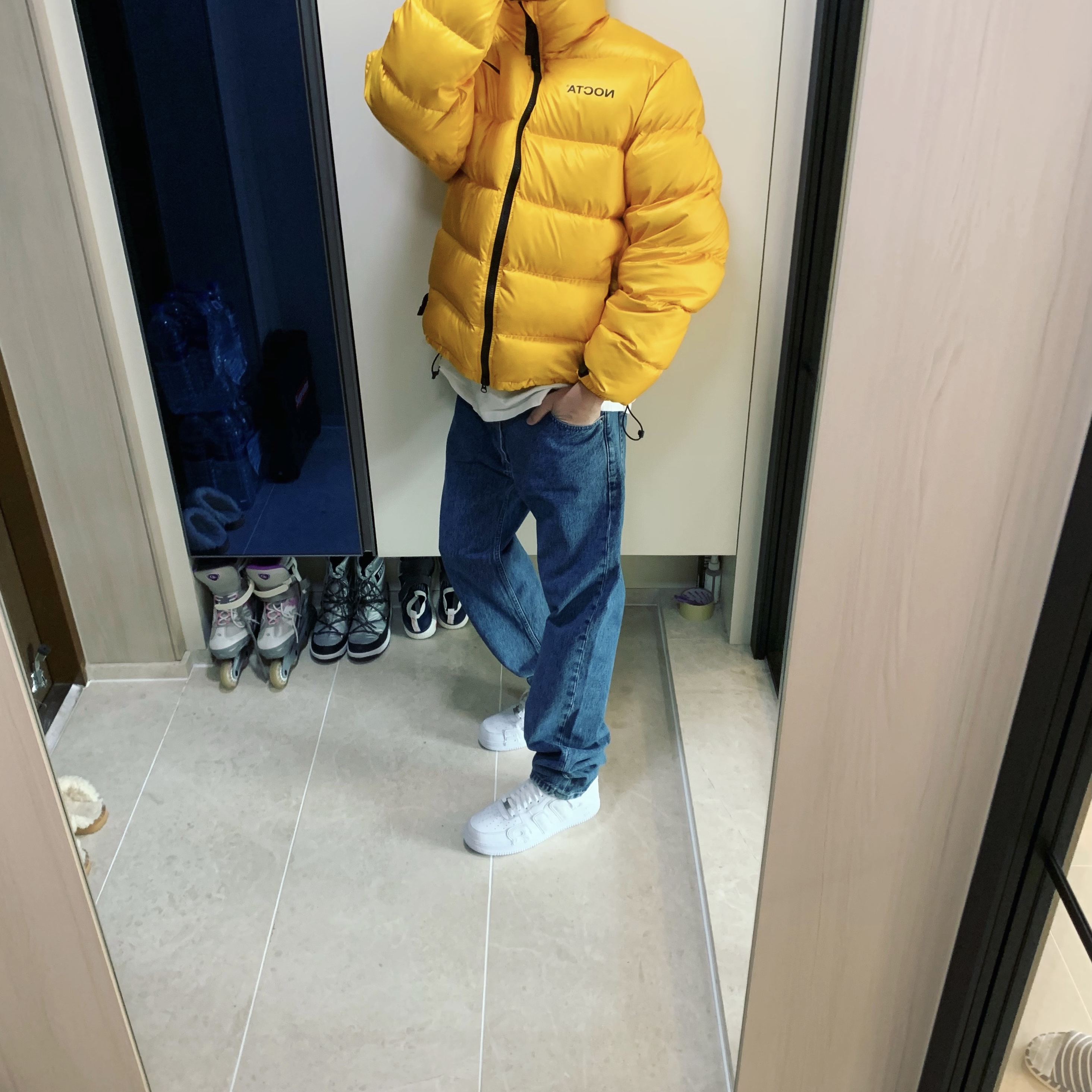 Nike x Drake Nocta Puffer Jacket University Gold - US/EU, Nike x Cactus Plant Flea Market Air Force 1 Low Premium White 착용 스타일 - 1