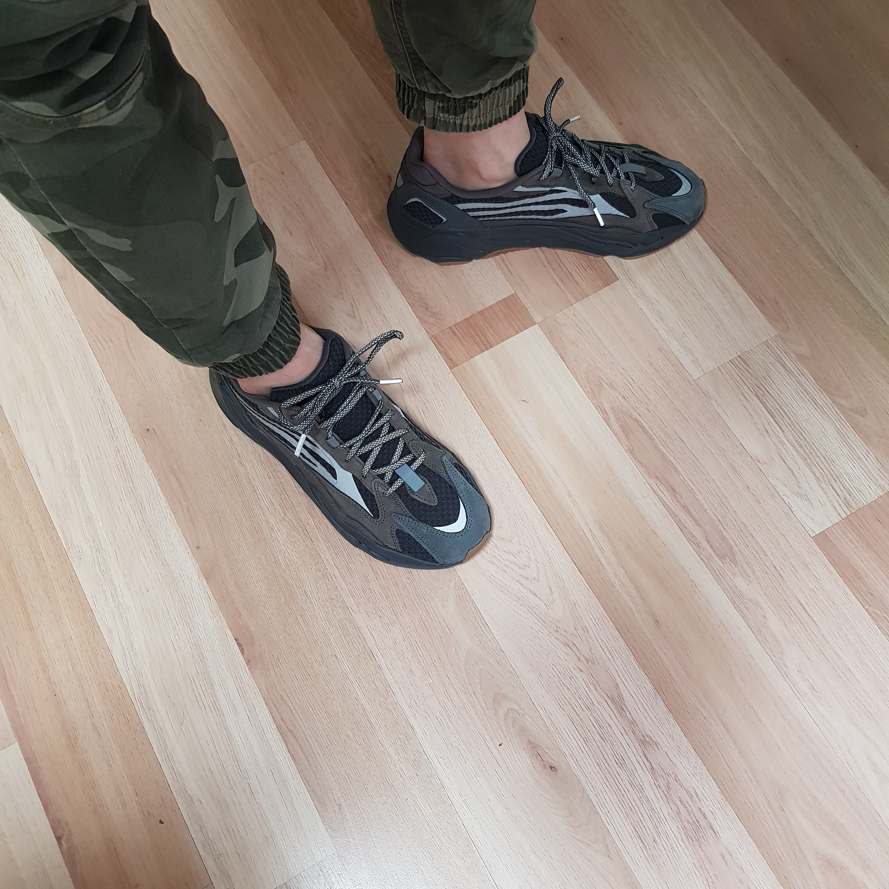 Adidas Yeezy Boost 700 V2 Geode 착용 스타일