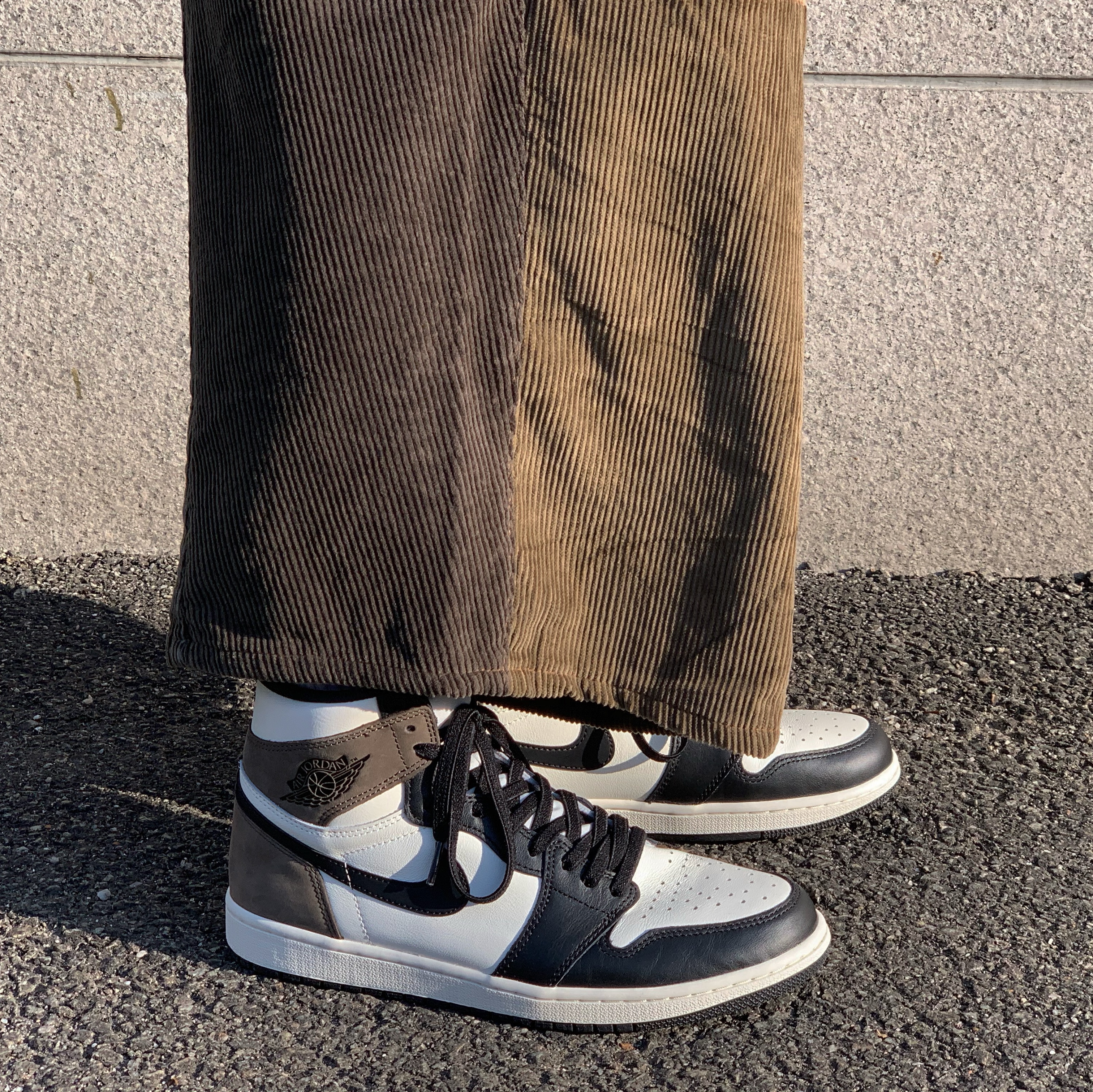 Jordan 1 Retro High OG Black Mocha 착용 스타일