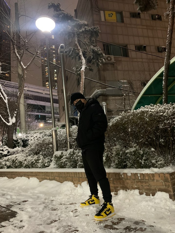 Nike Dunk High SP Varsity Maize 착용 스타일 - 1