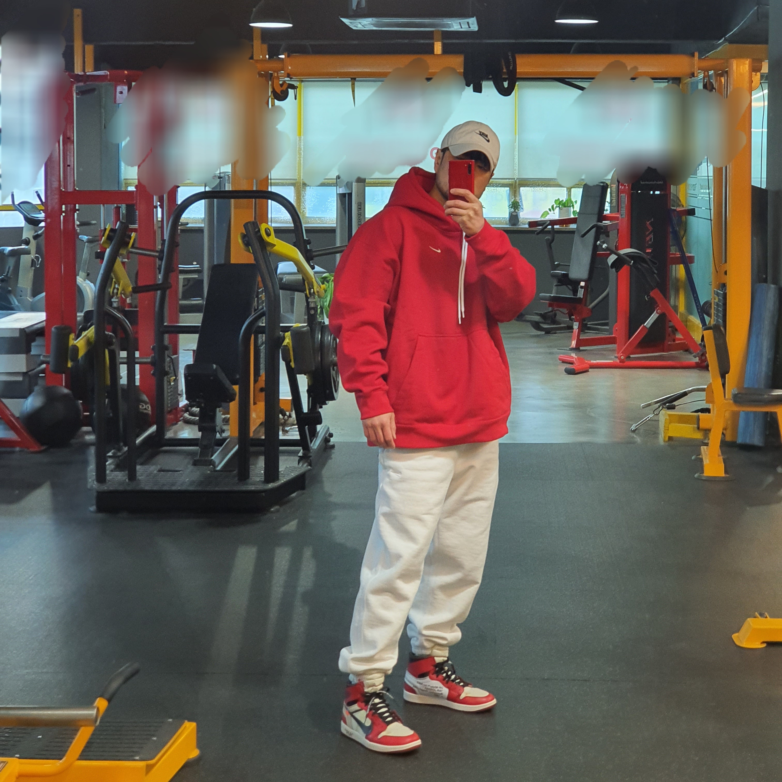 Jordan 1 x Off-White Retro High Chicago The Ten, Nike M NRG Hoodie Red 착용 스타일