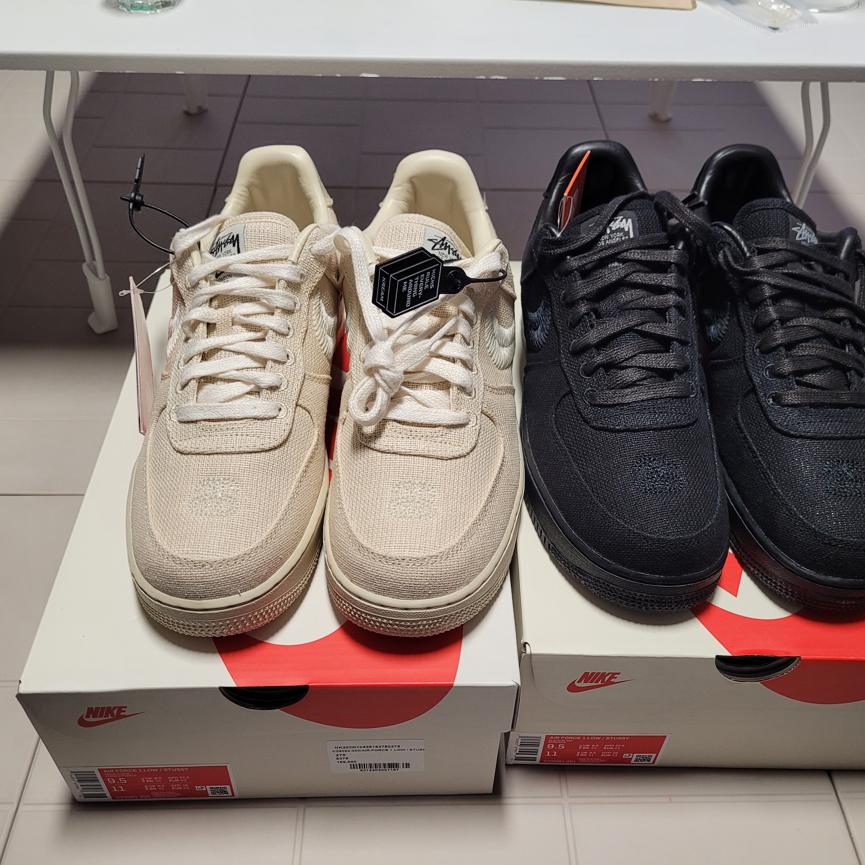 Nike x Stussy Air Force 1 Low Fossil, Nike x Stussy Air Force 1 Low Triple Black 착용 스타일 - 1